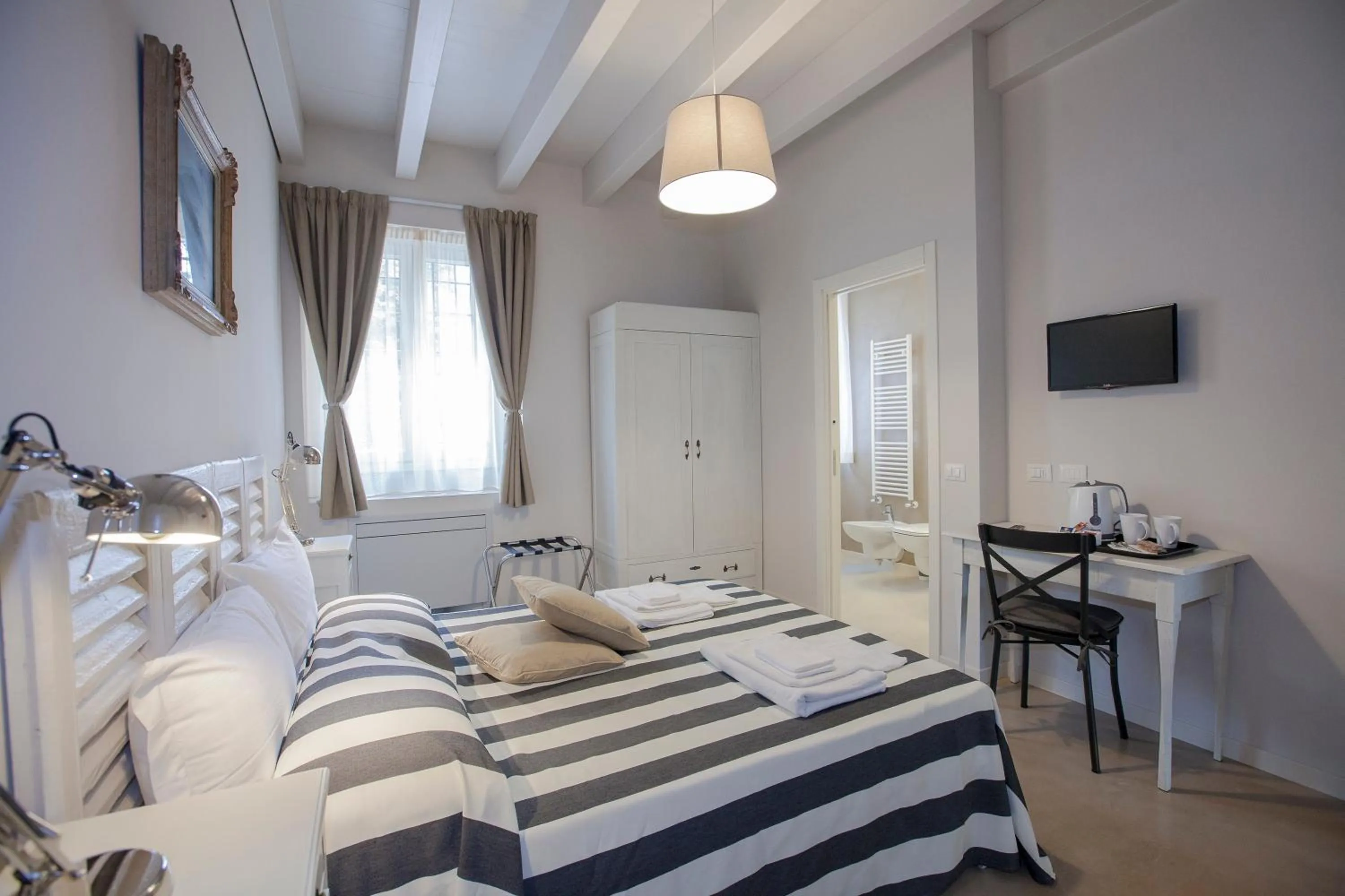 Photo of the whole room in Balbianino