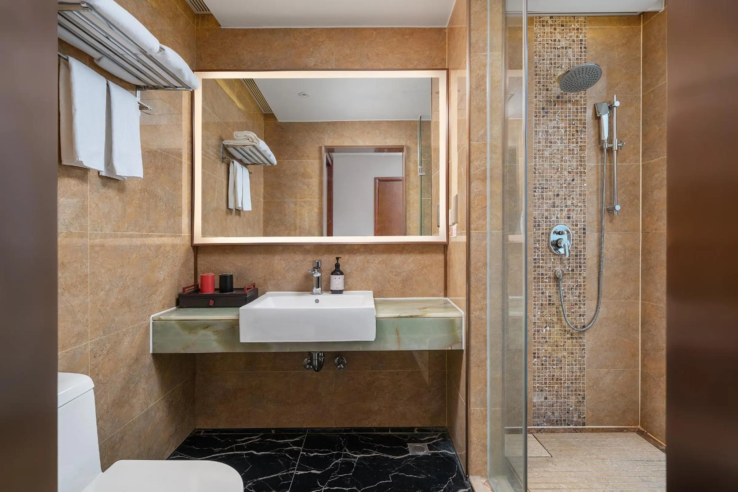 Shower in Echeng Hotel Guangzhou Zhujiang New Town