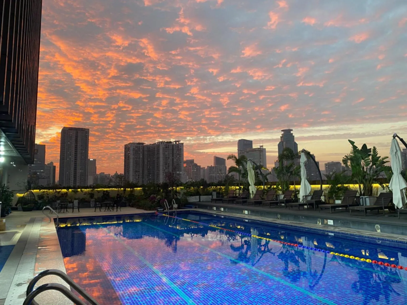 Swimming pool in Echeng Hotel Guangzhou Zhujiang New Town