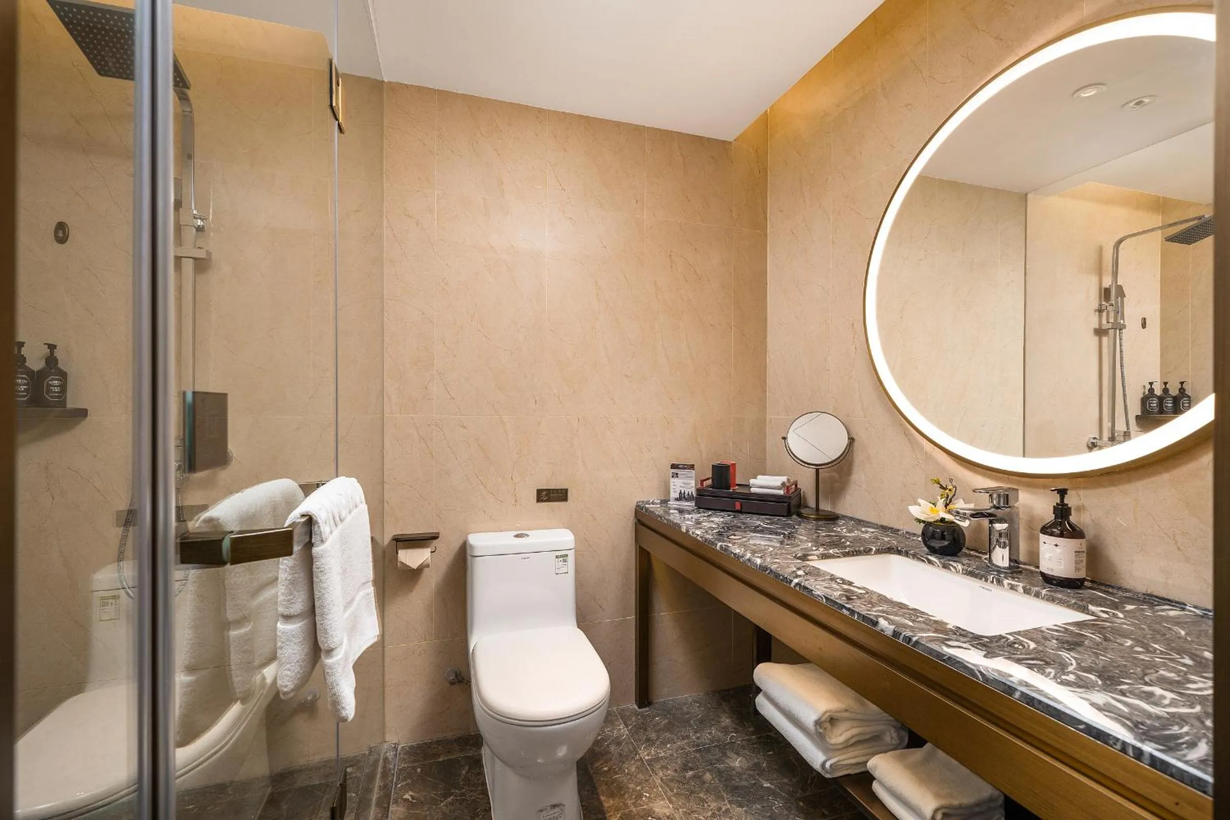 Shower in Echeng Hotel Guangzhou Zhujiang New Town