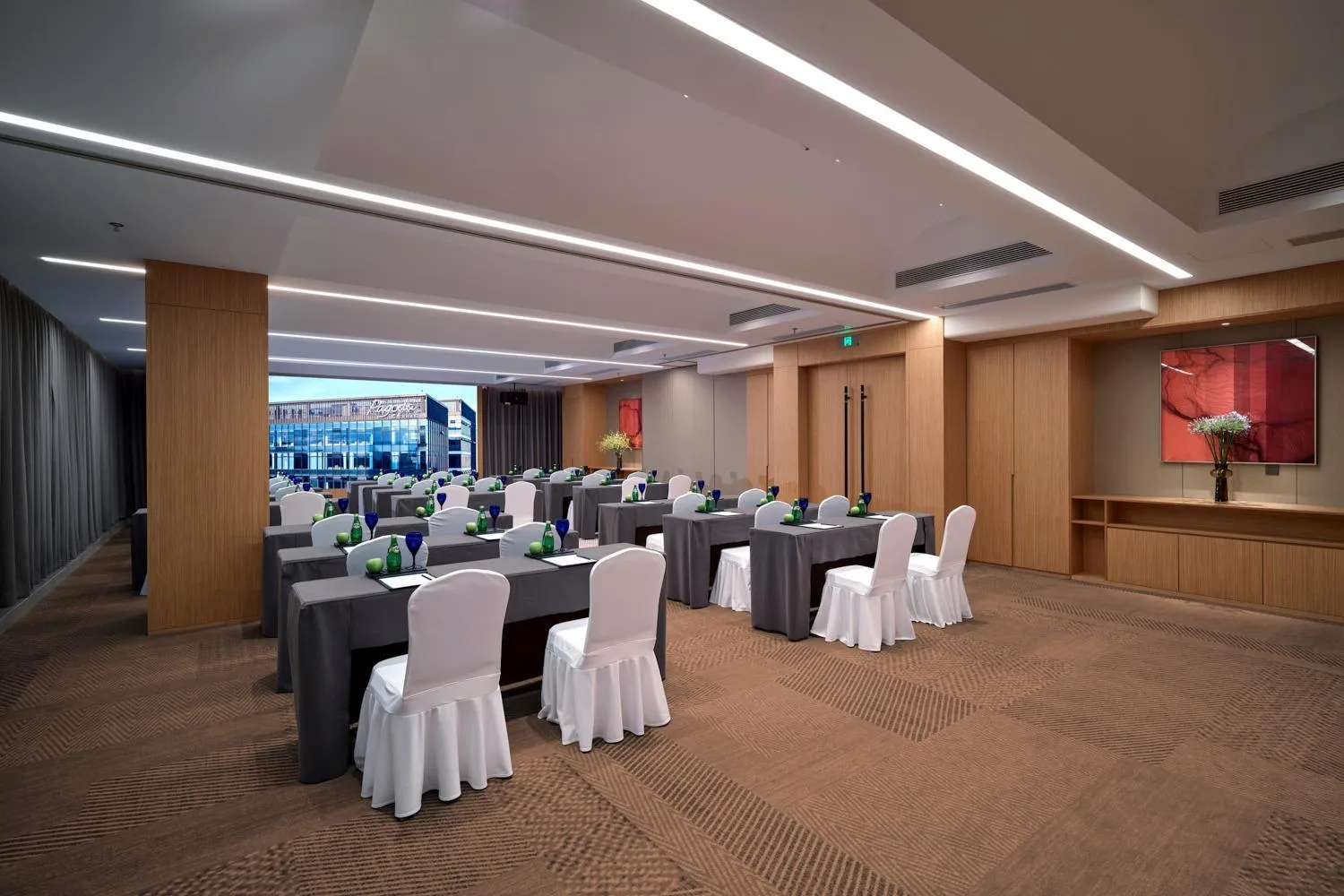 Meeting/conference room in Pagoda Hotel Hangzhou Binjiang
