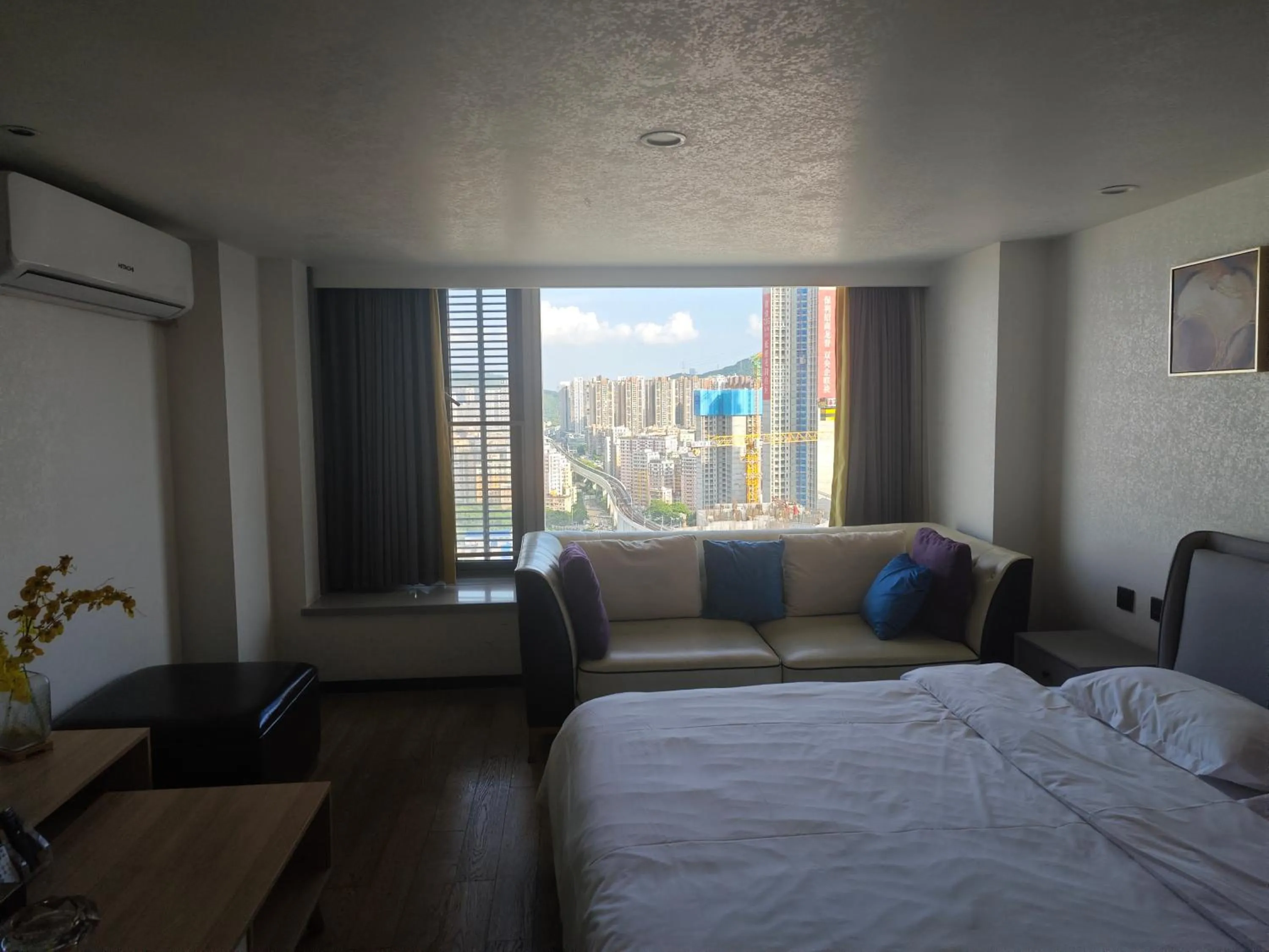 Living room, Bed in Xinghe Times Apartment - Shenzhen North Railway Station