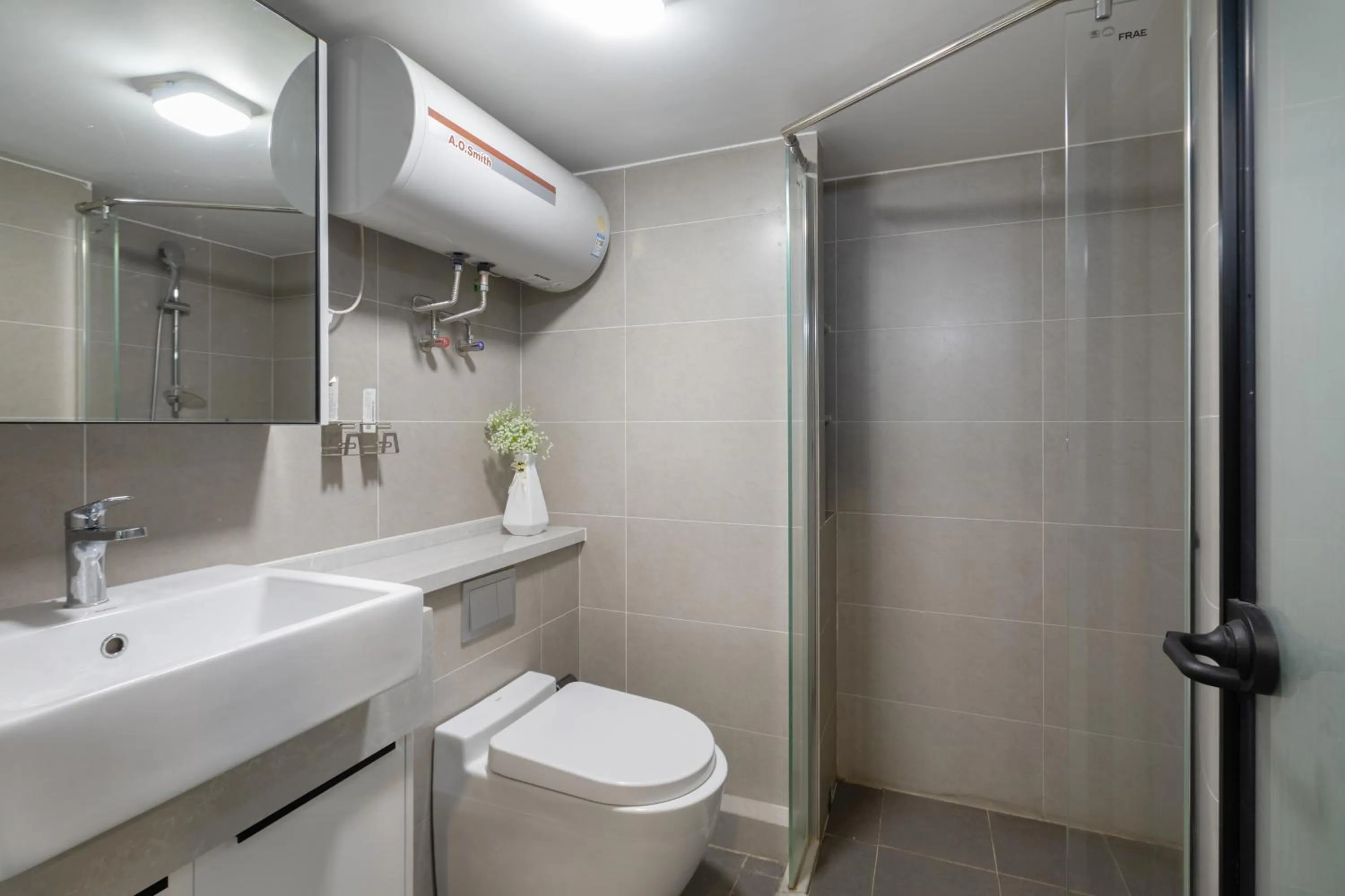 Toilet in Xinghe Times Apartment - Shenzhen North Railway Station