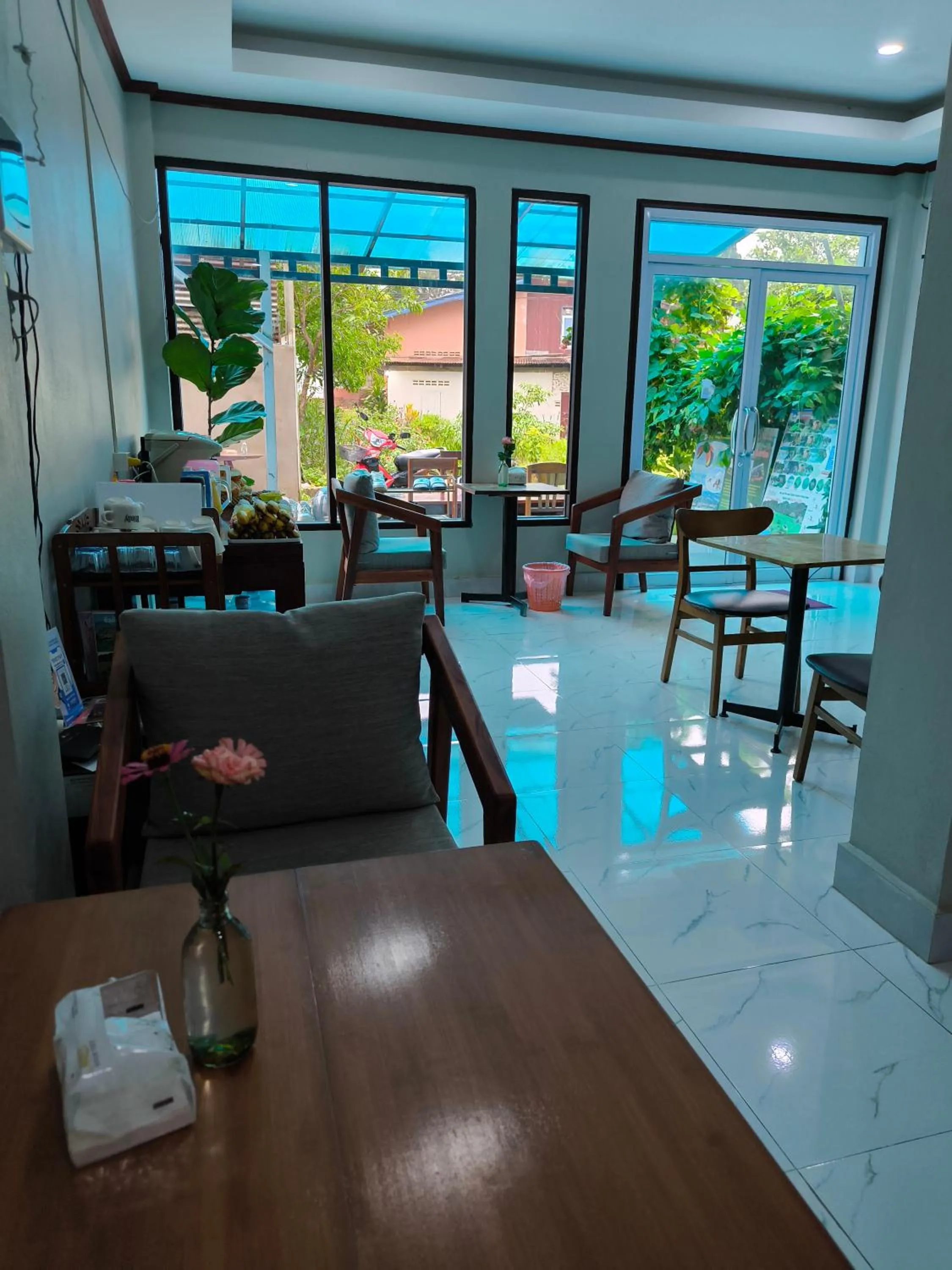 Restaurant/places to eat in Dokchampa Hotel