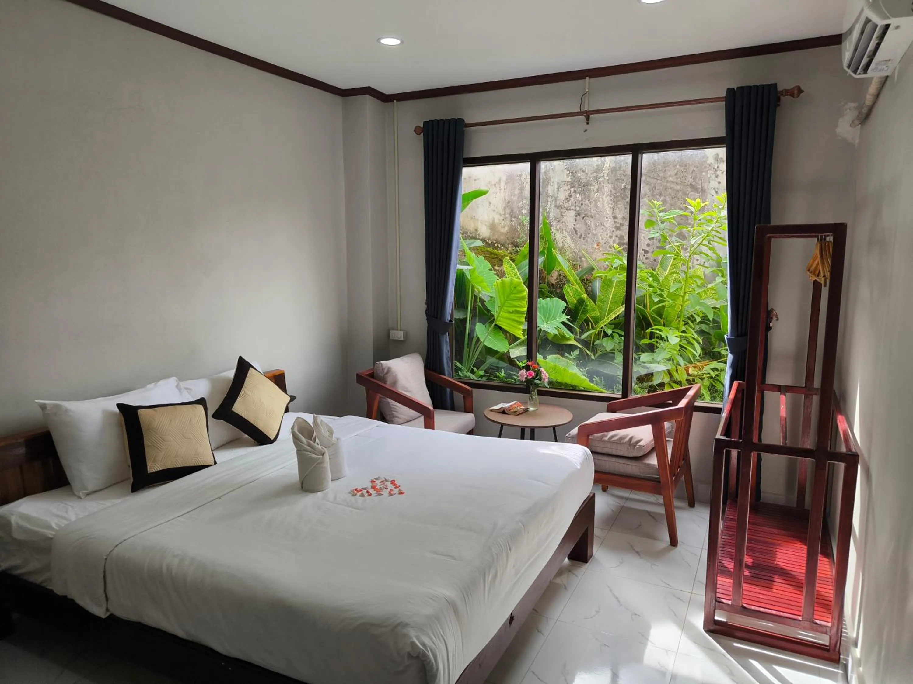 Bed in Dokchampa Hotel