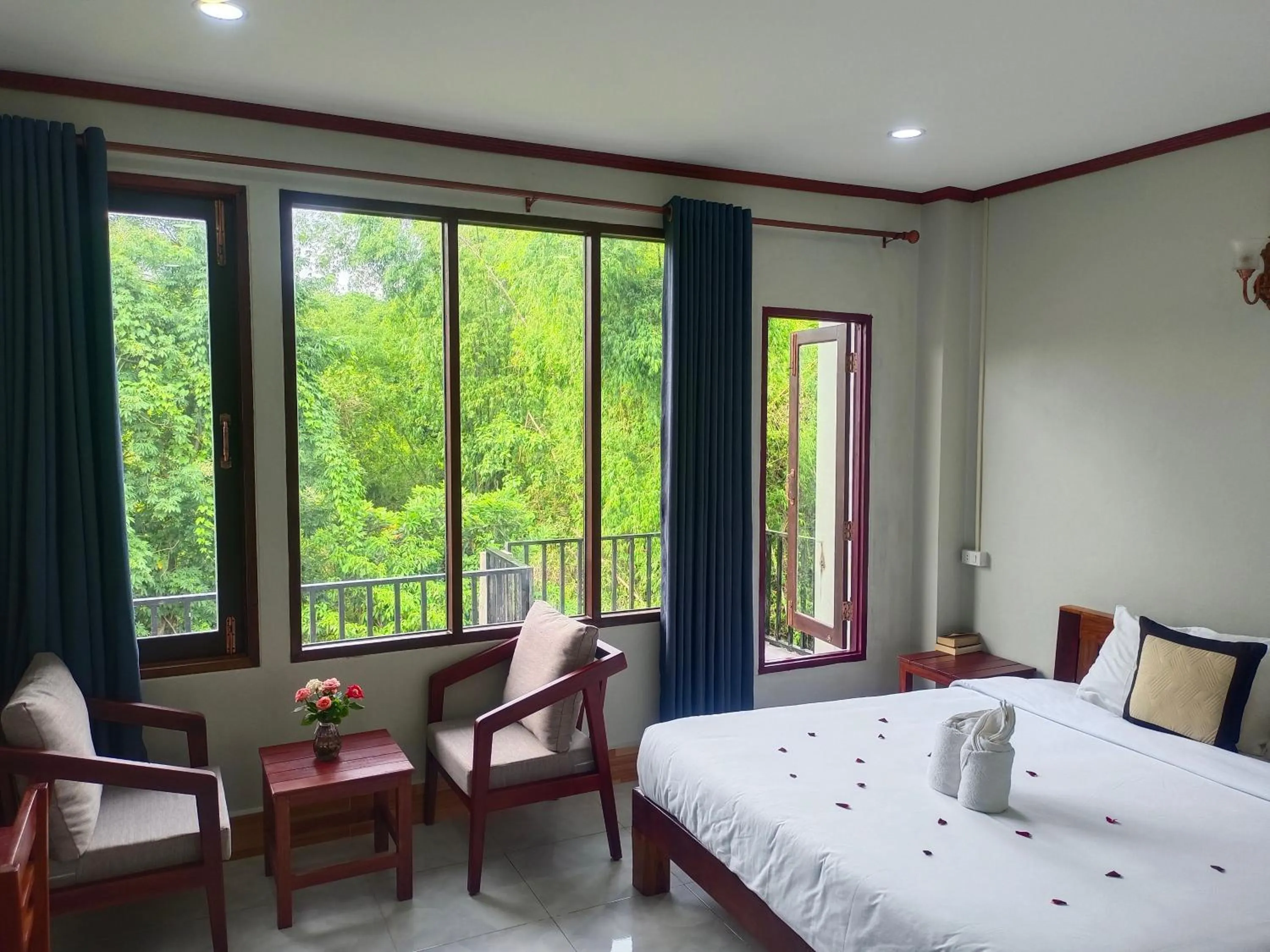 Bed in Dokchampa Hotel