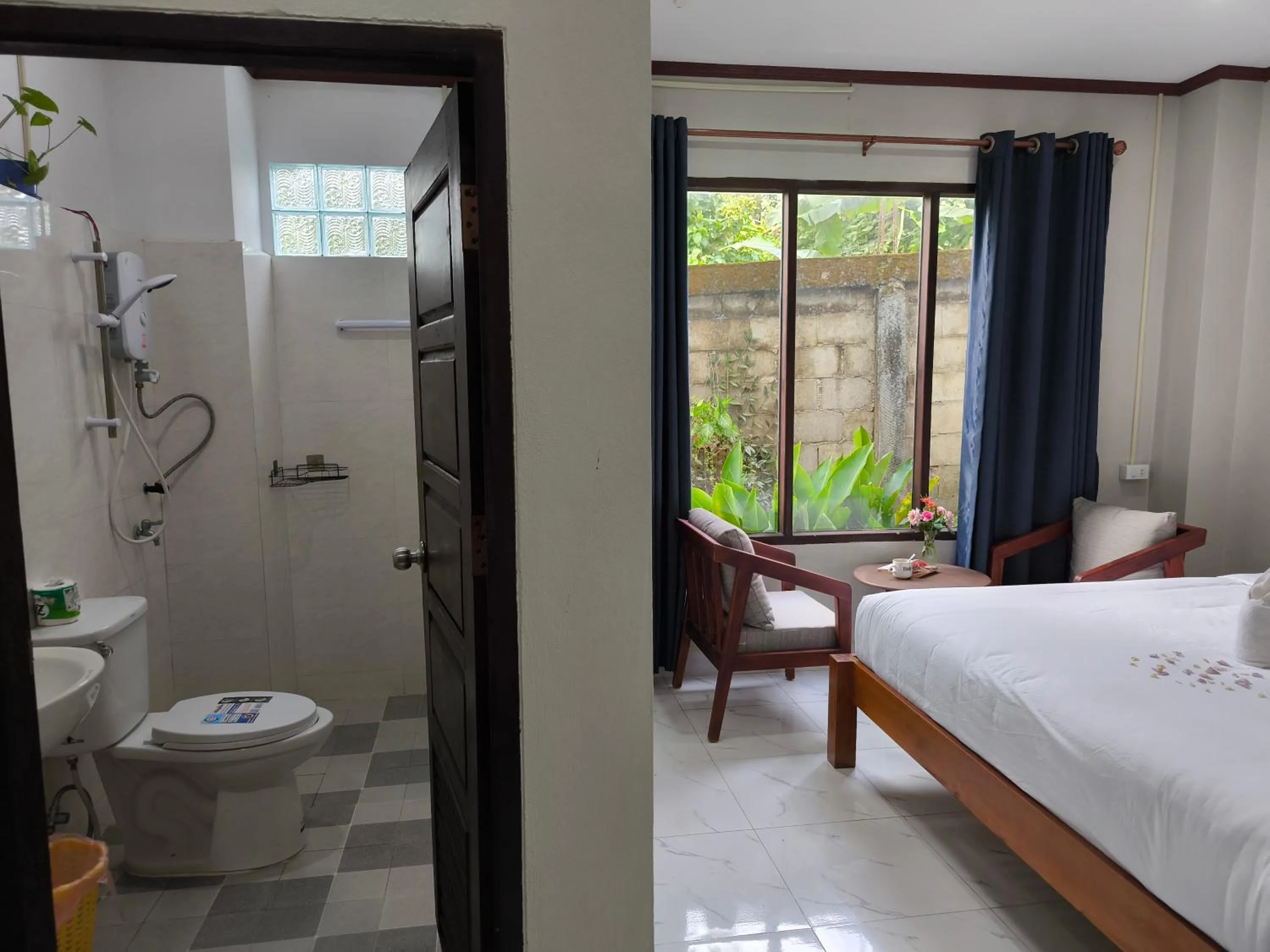 Bed in Dokchampa Hotel