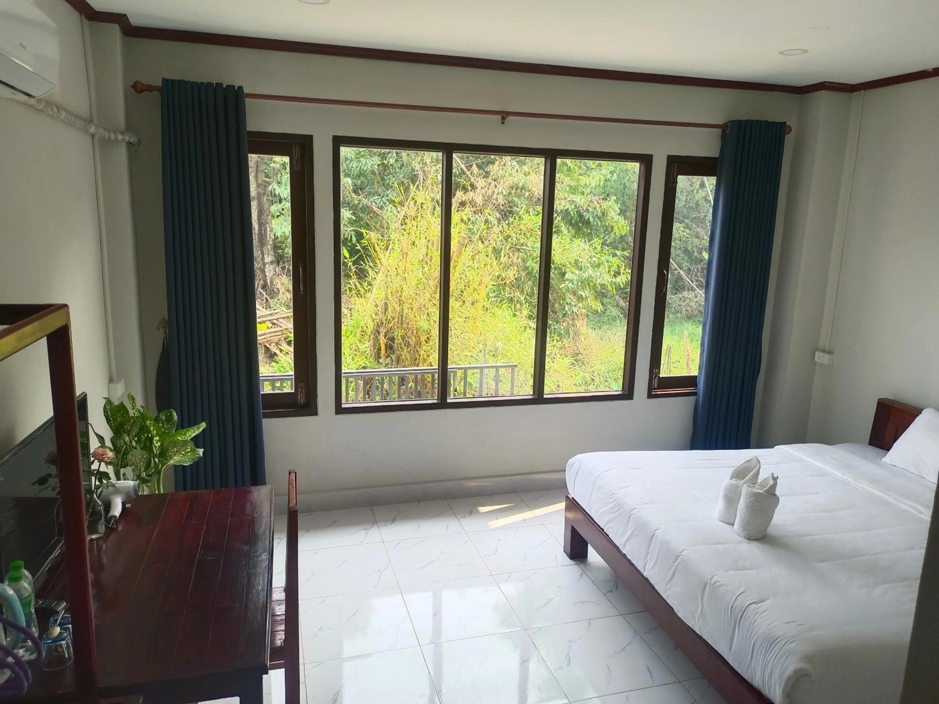 Bed in Dokchampa Hotel