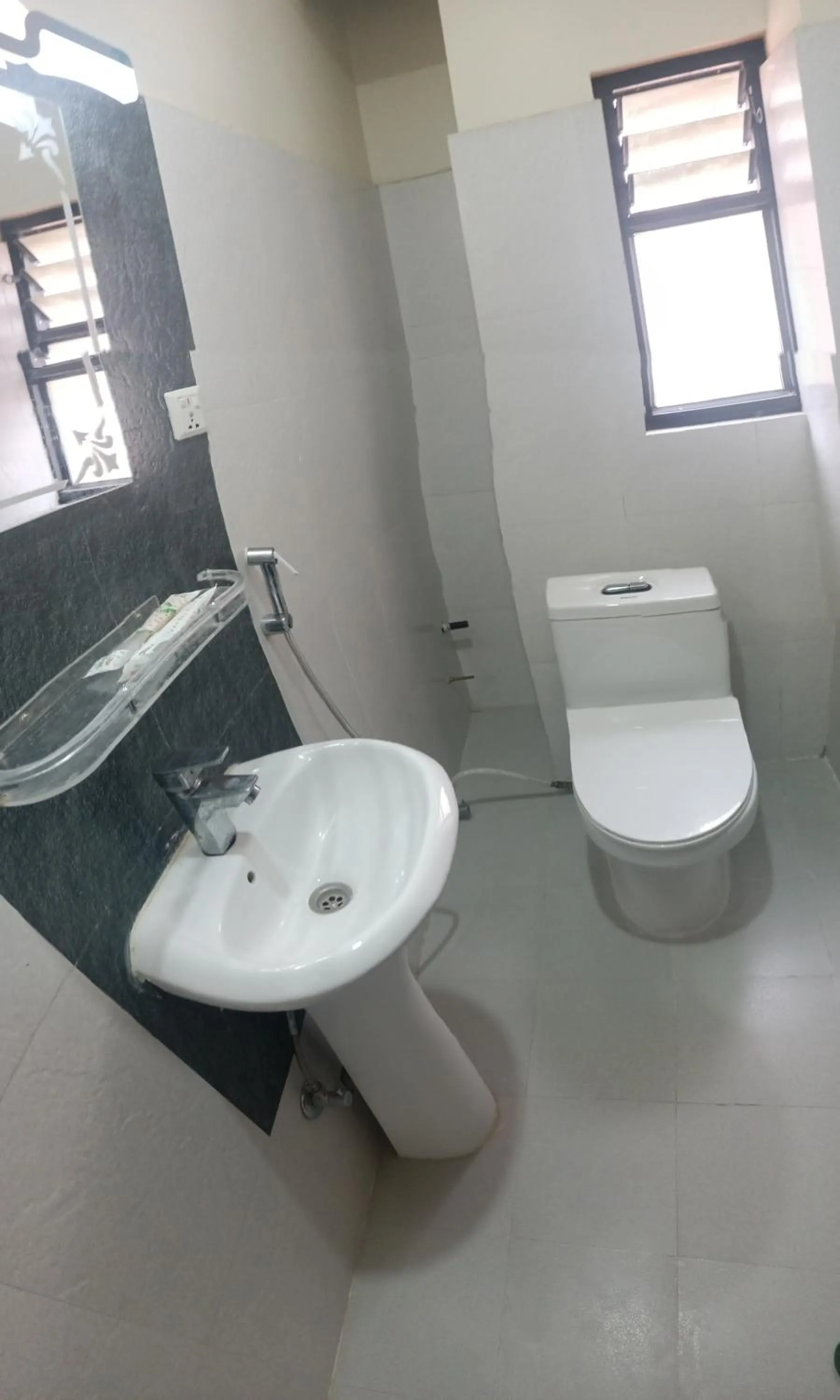 Toilet in Hotel Down To Earth