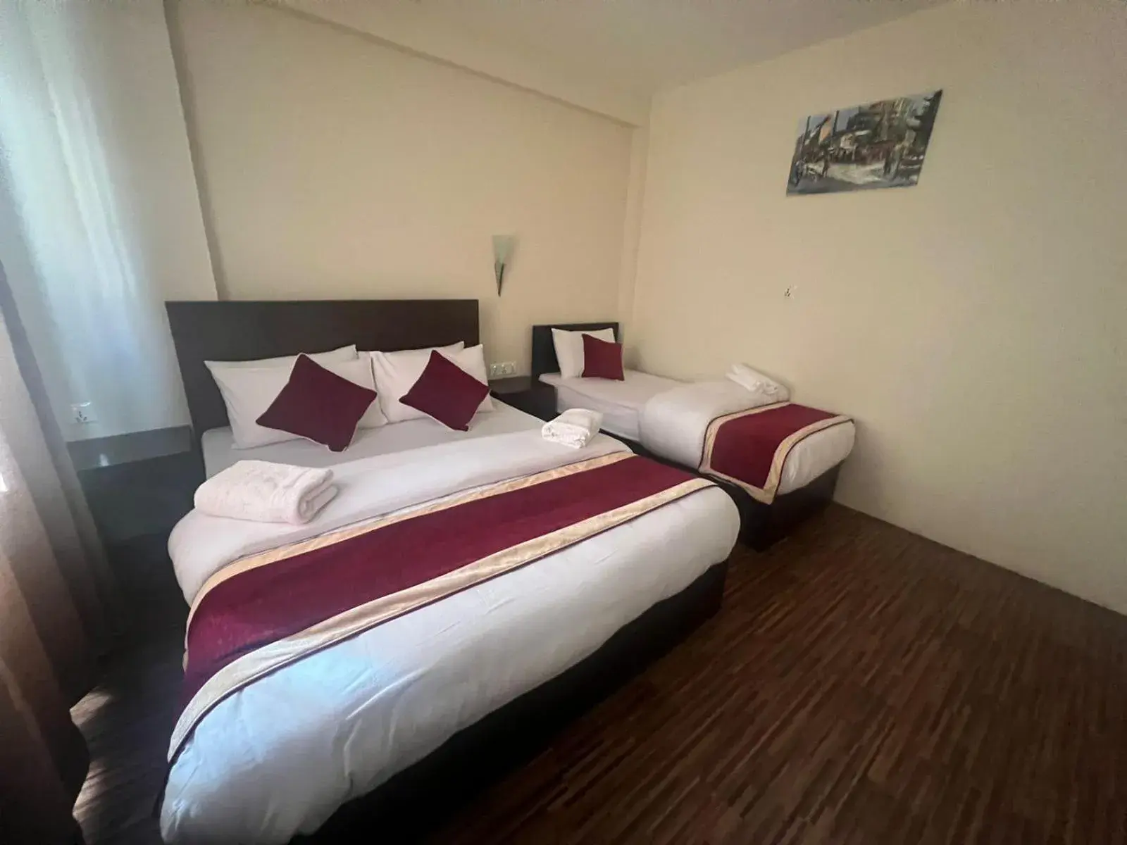 Hotel Down To Earth Hotel Down To Earth