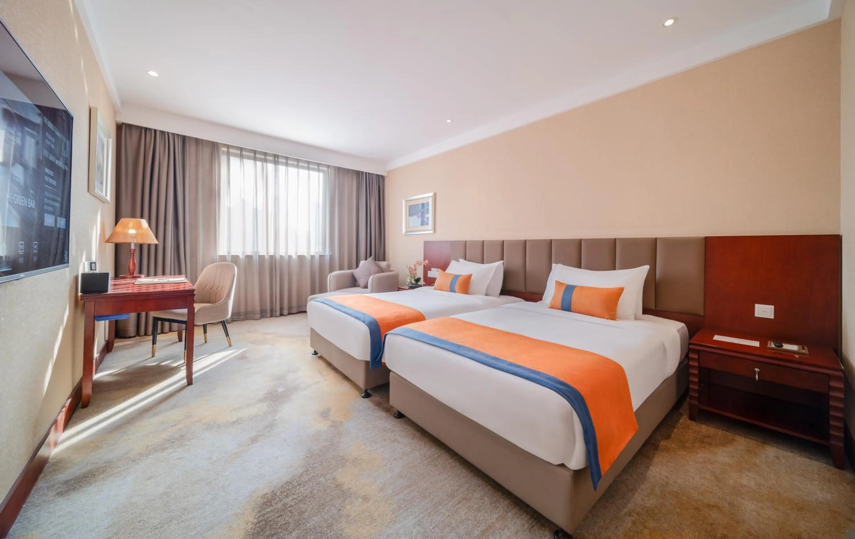 Photo of the whole room, Bed in Wuhan Hongguang Hotel