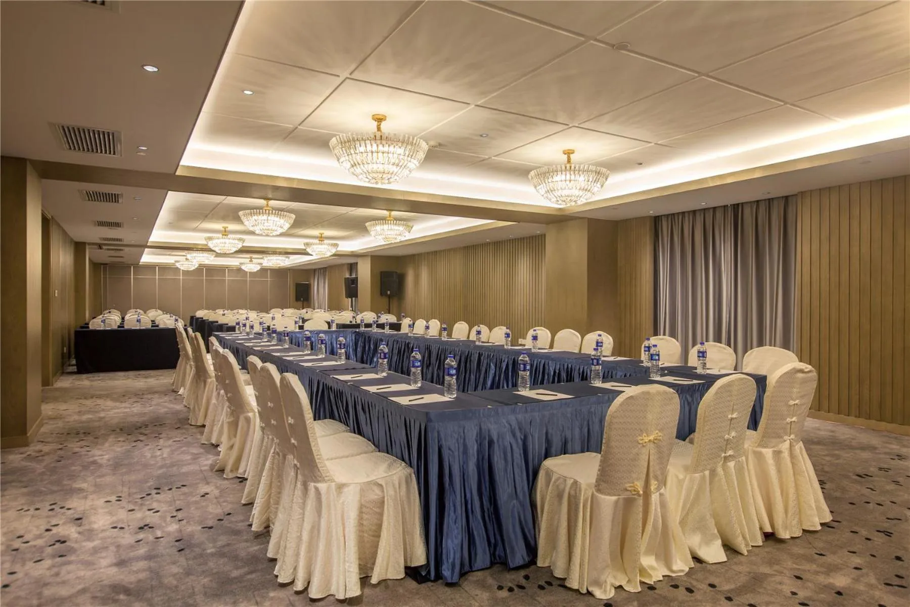 Meeting/conference room in Wuhan Hongguang Hotel