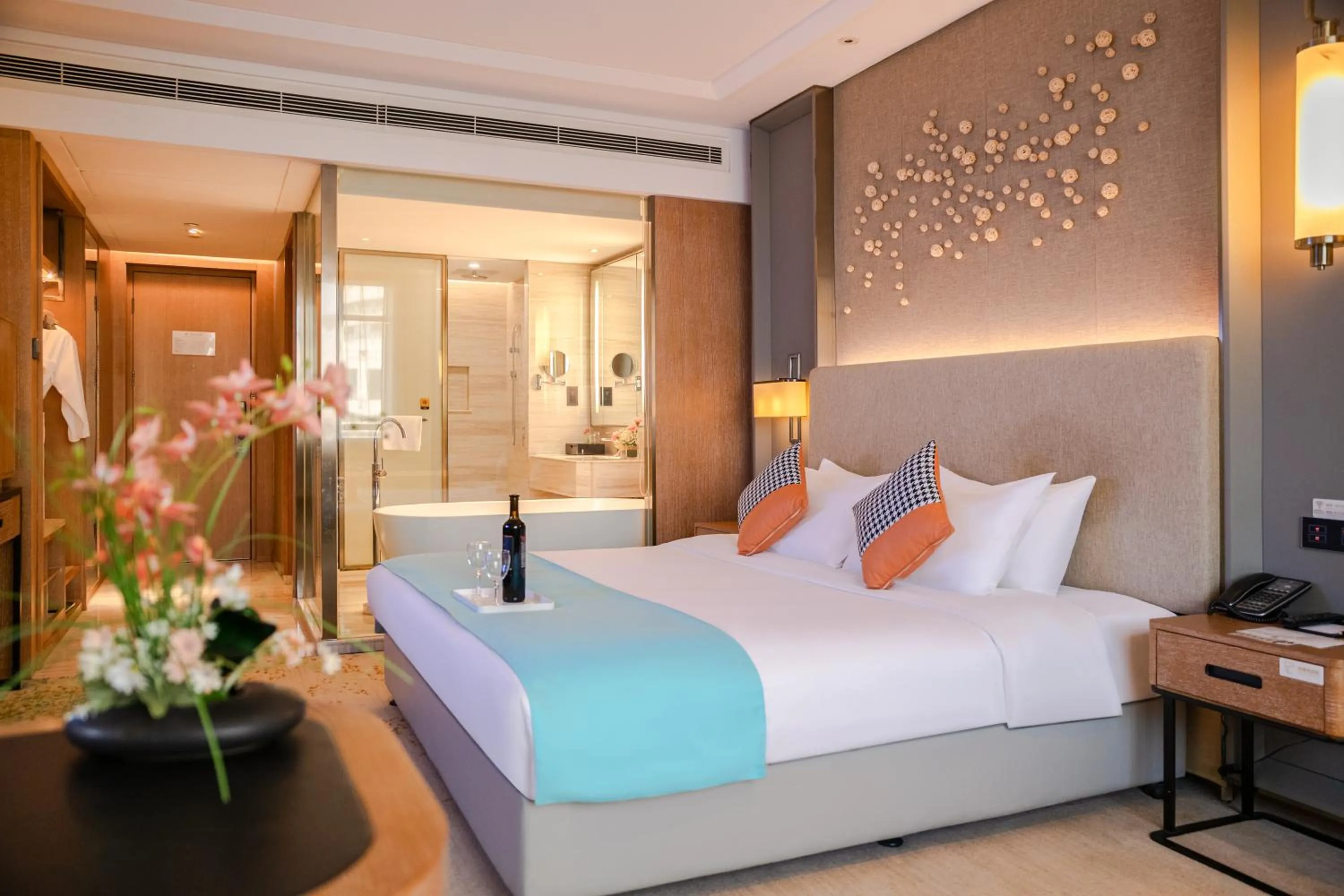 Bed in Wuhan Hongguang Hotel