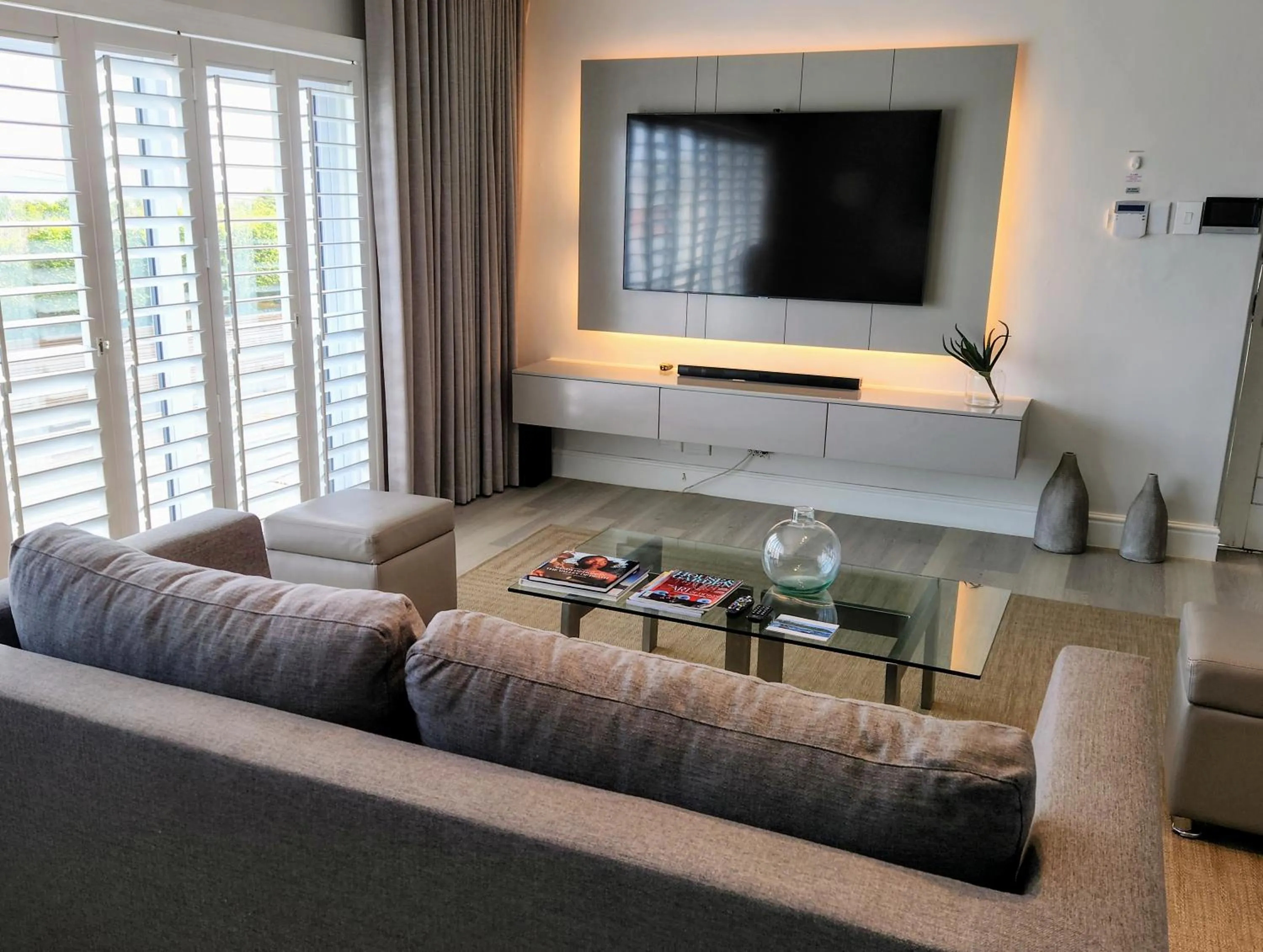 TV and multimedia in Blue Views Studio Apartments