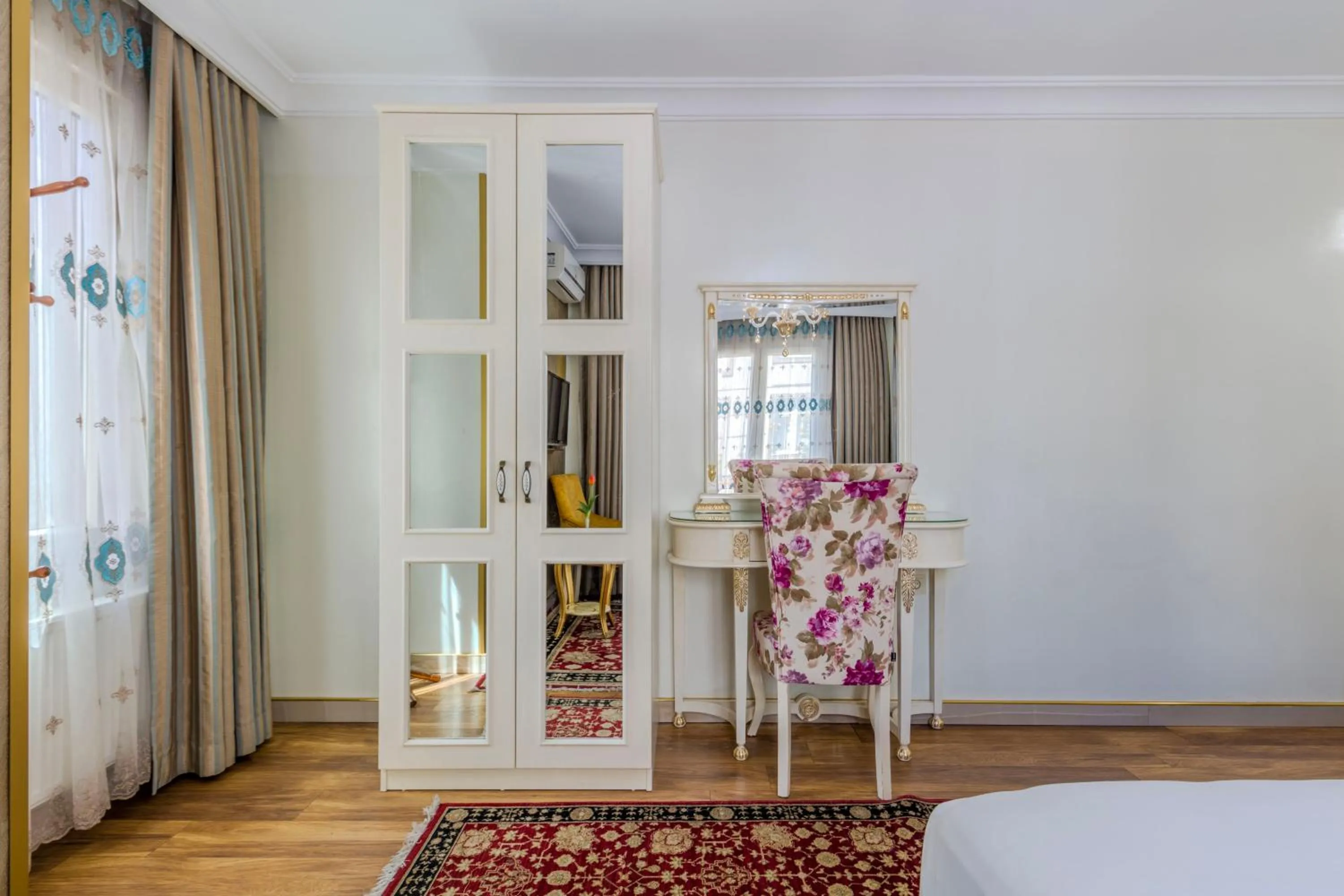 Bedroom, Bed in Lemis Suite Istanbul