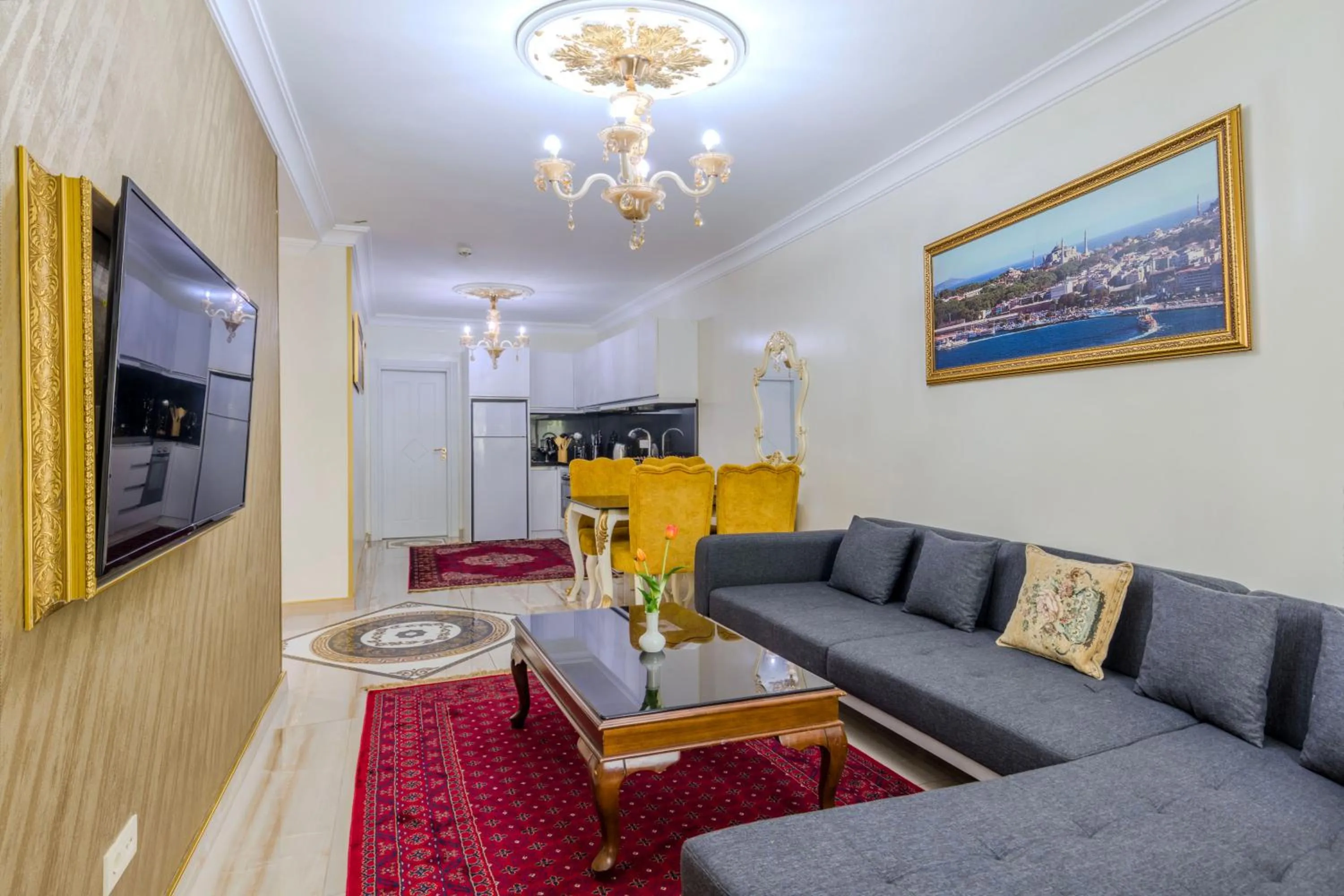 Communal lounge/ TV room in Lemis Suite Istanbul