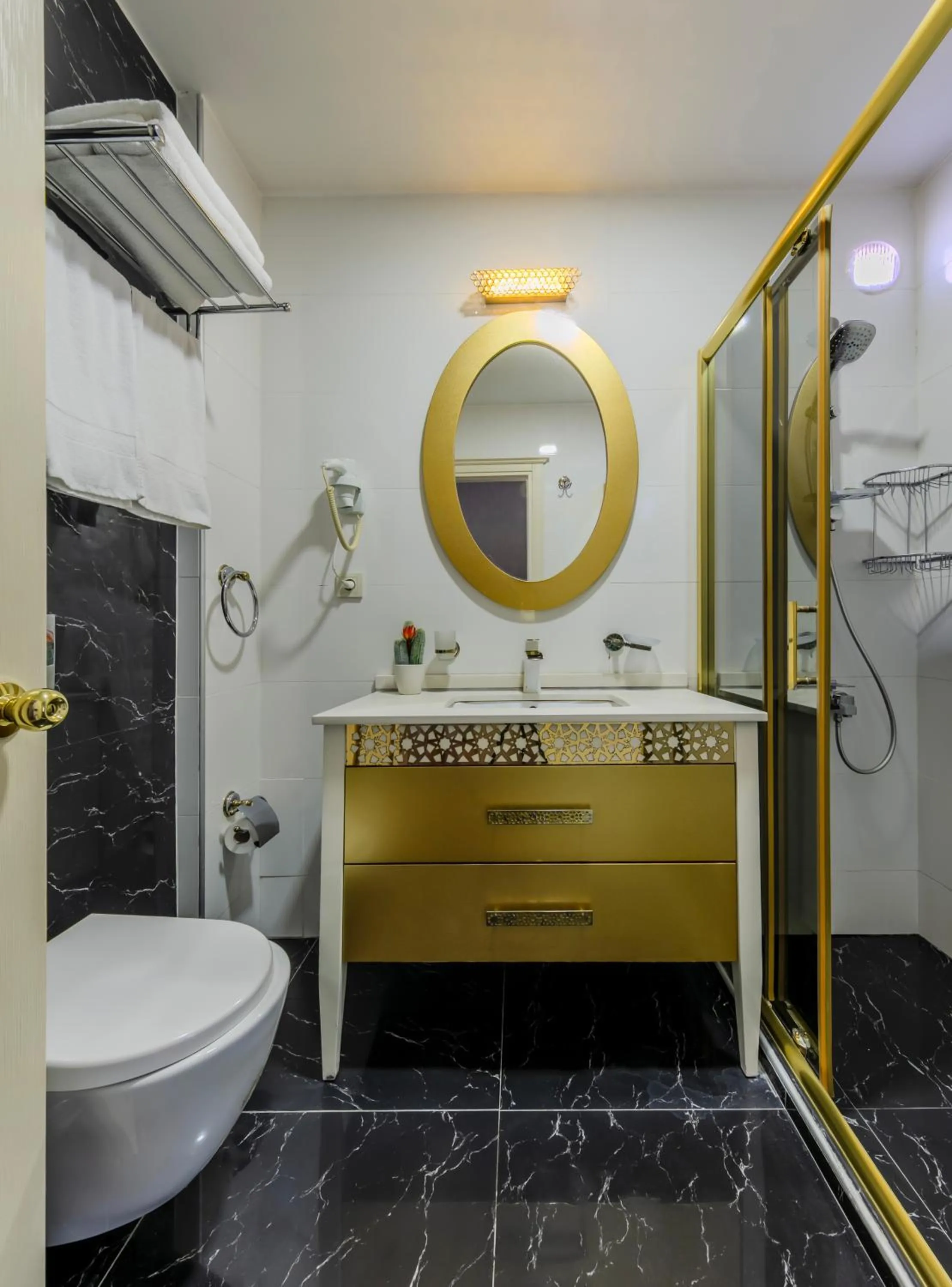 Shower in Lemis Suite Istanbul