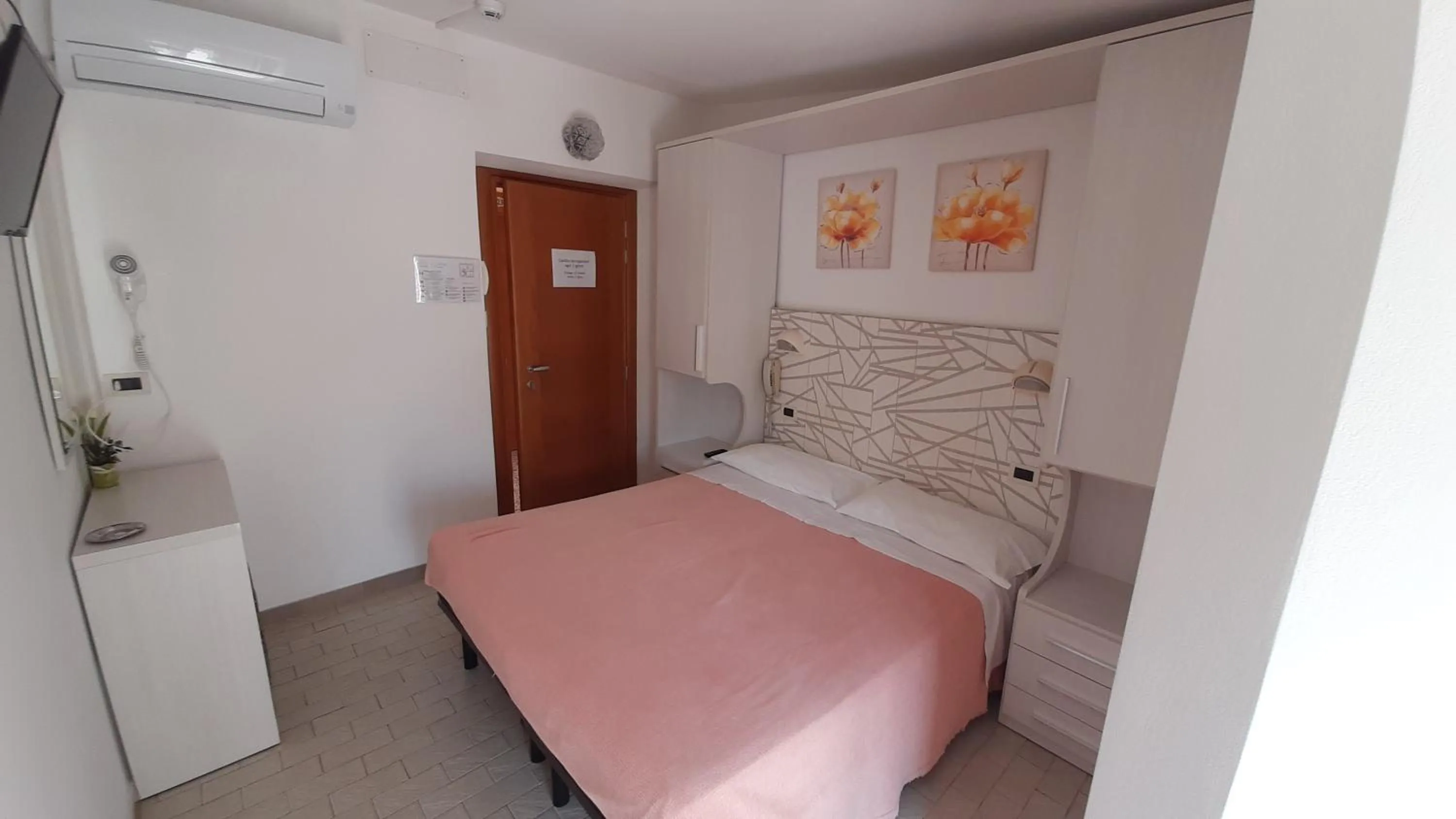 Bedroom, Bed in Hotel Luana