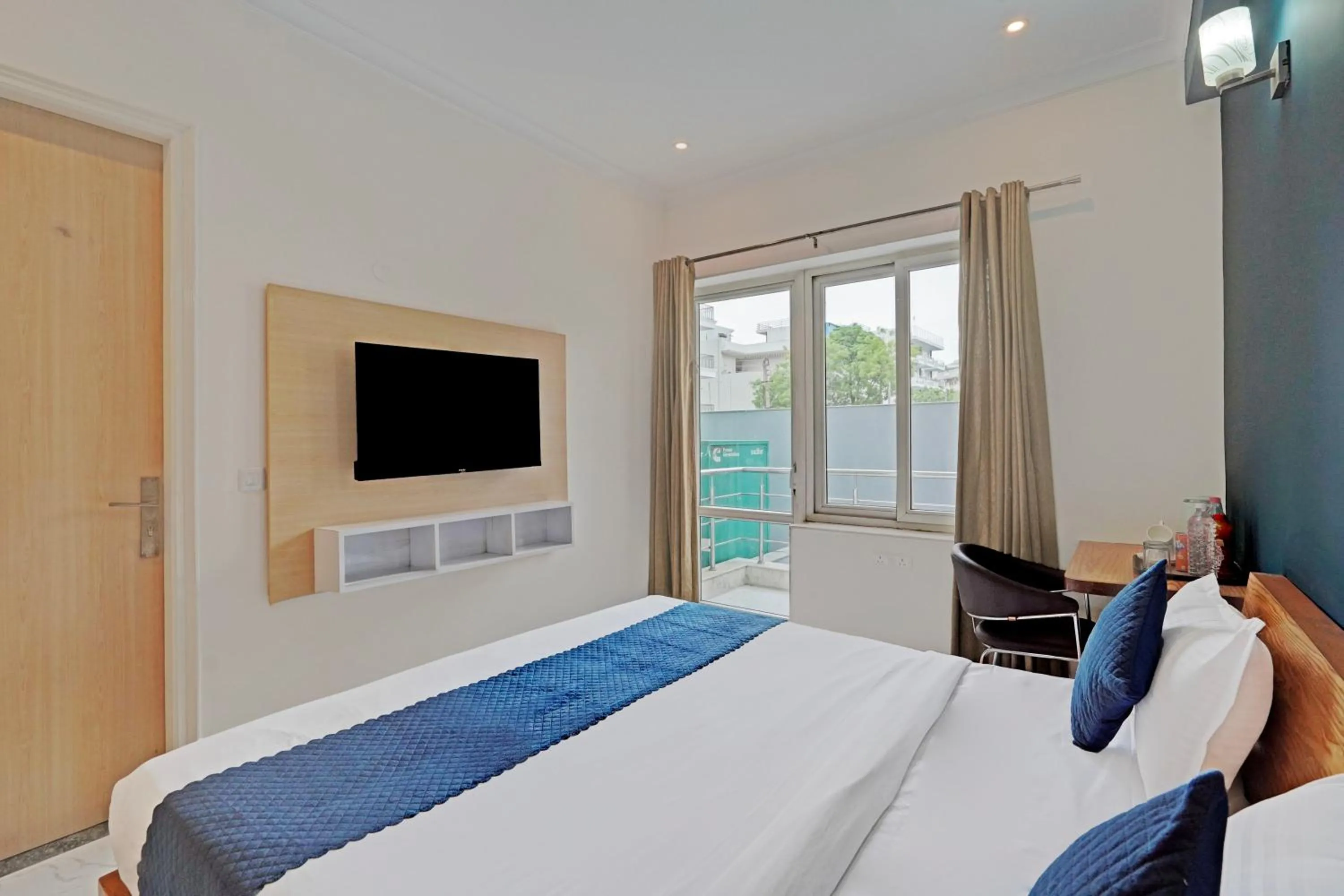 Bed in The Byke Express Medicity Near Medanta