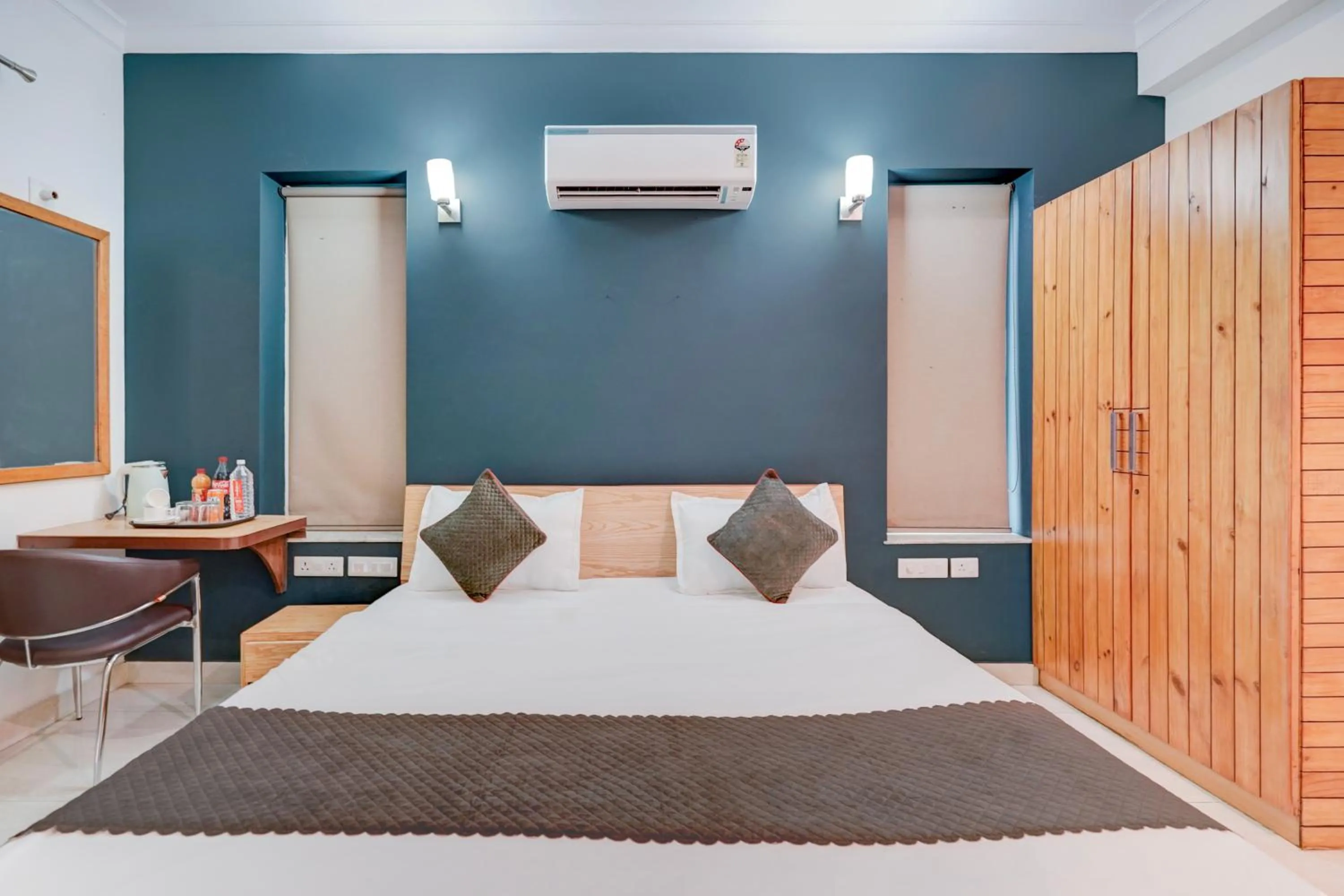 Photo of the whole room, Bed in The Byke Express Medicity Near Medanta