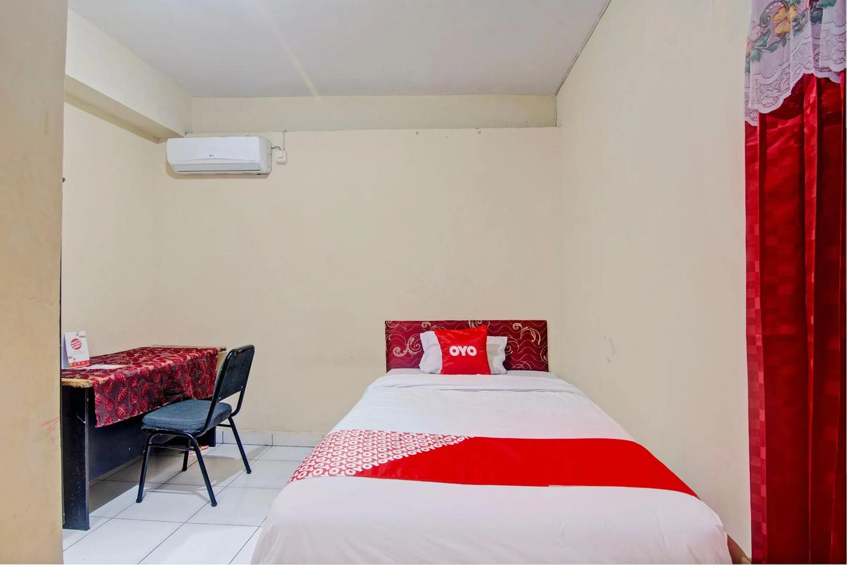 Bedroom, Bed in Hotel O Kost 99