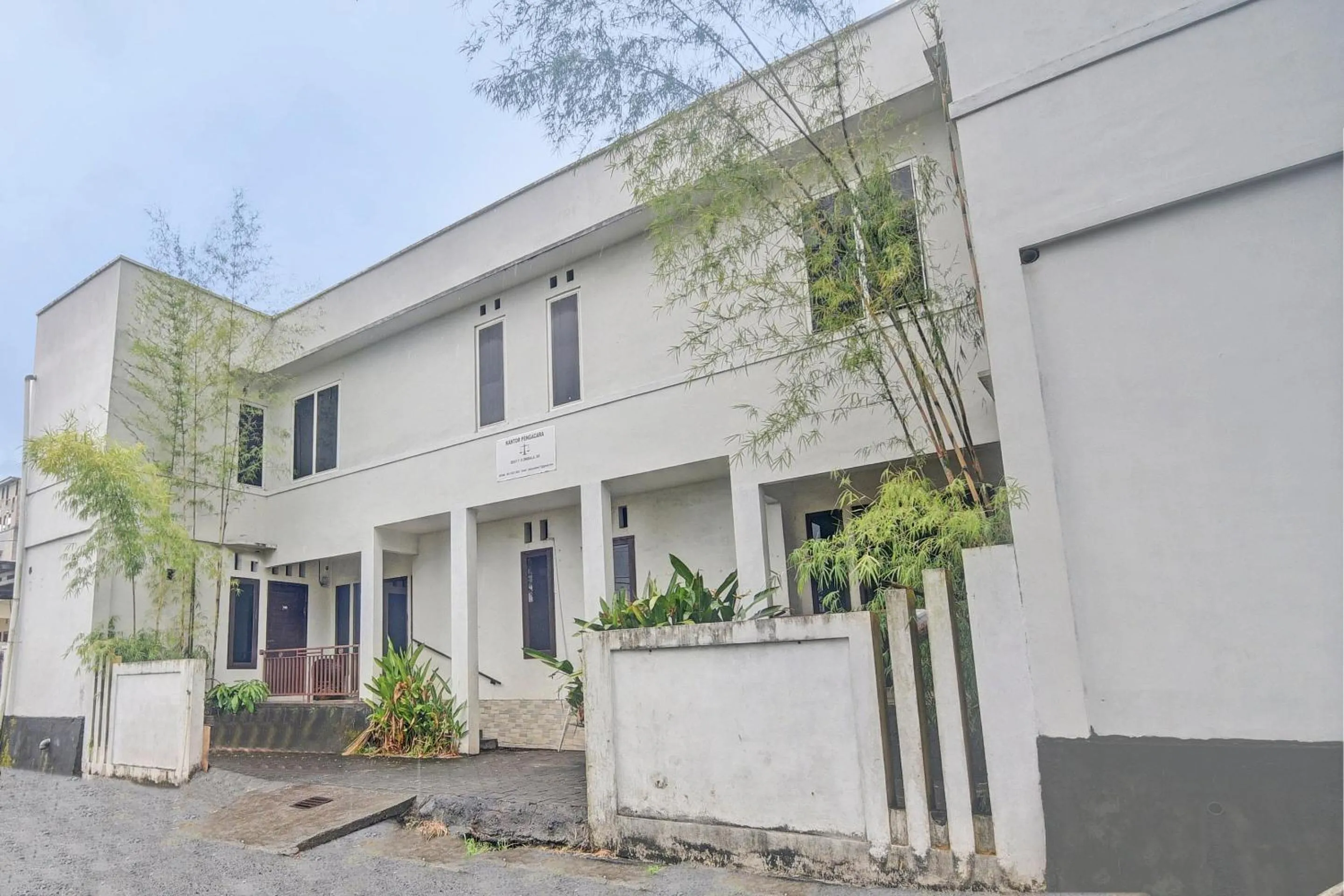 Facade/entrance in Hotel O Kost 99