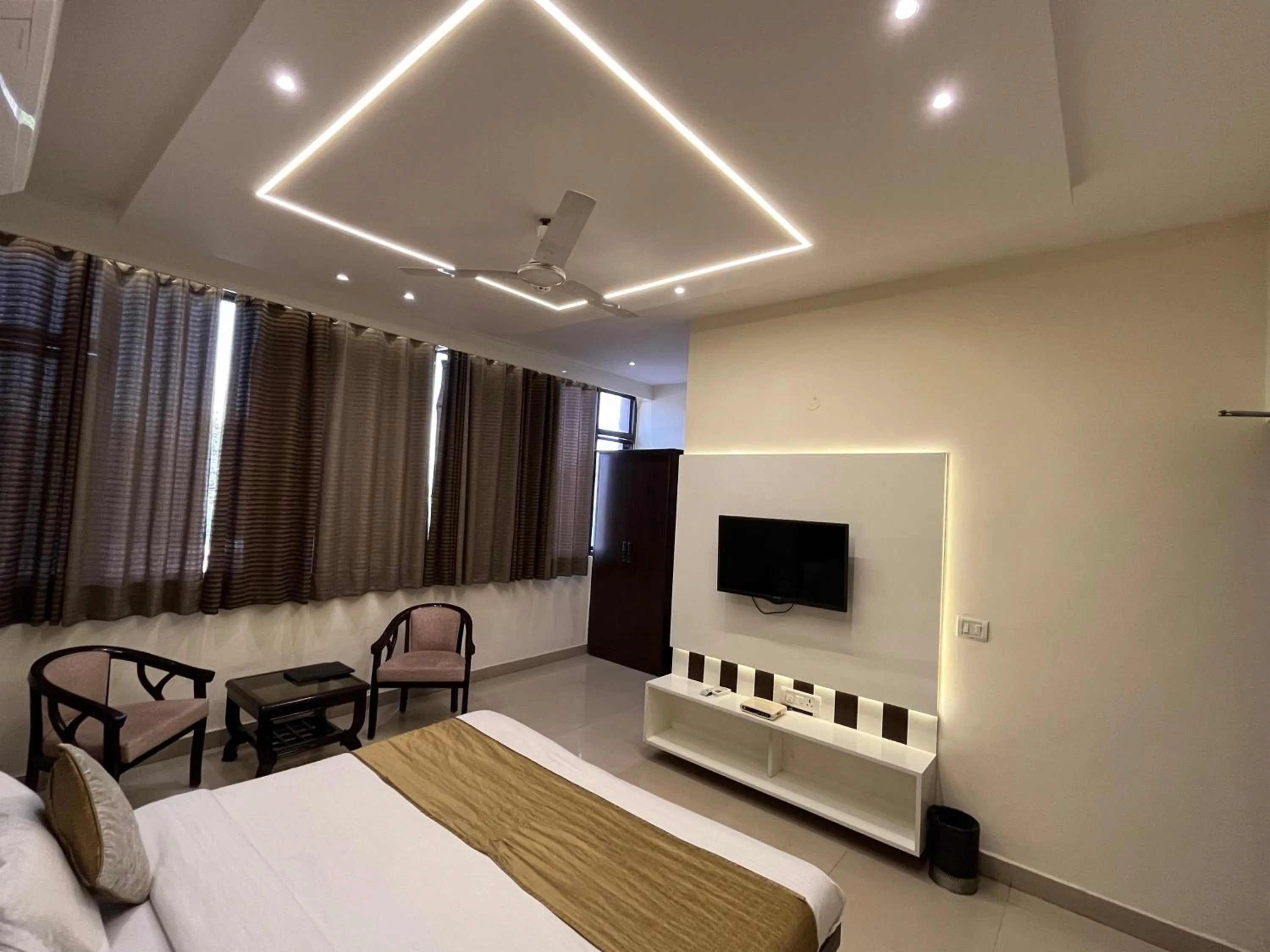 TV and multimedia, Bed in Hotel The Benz