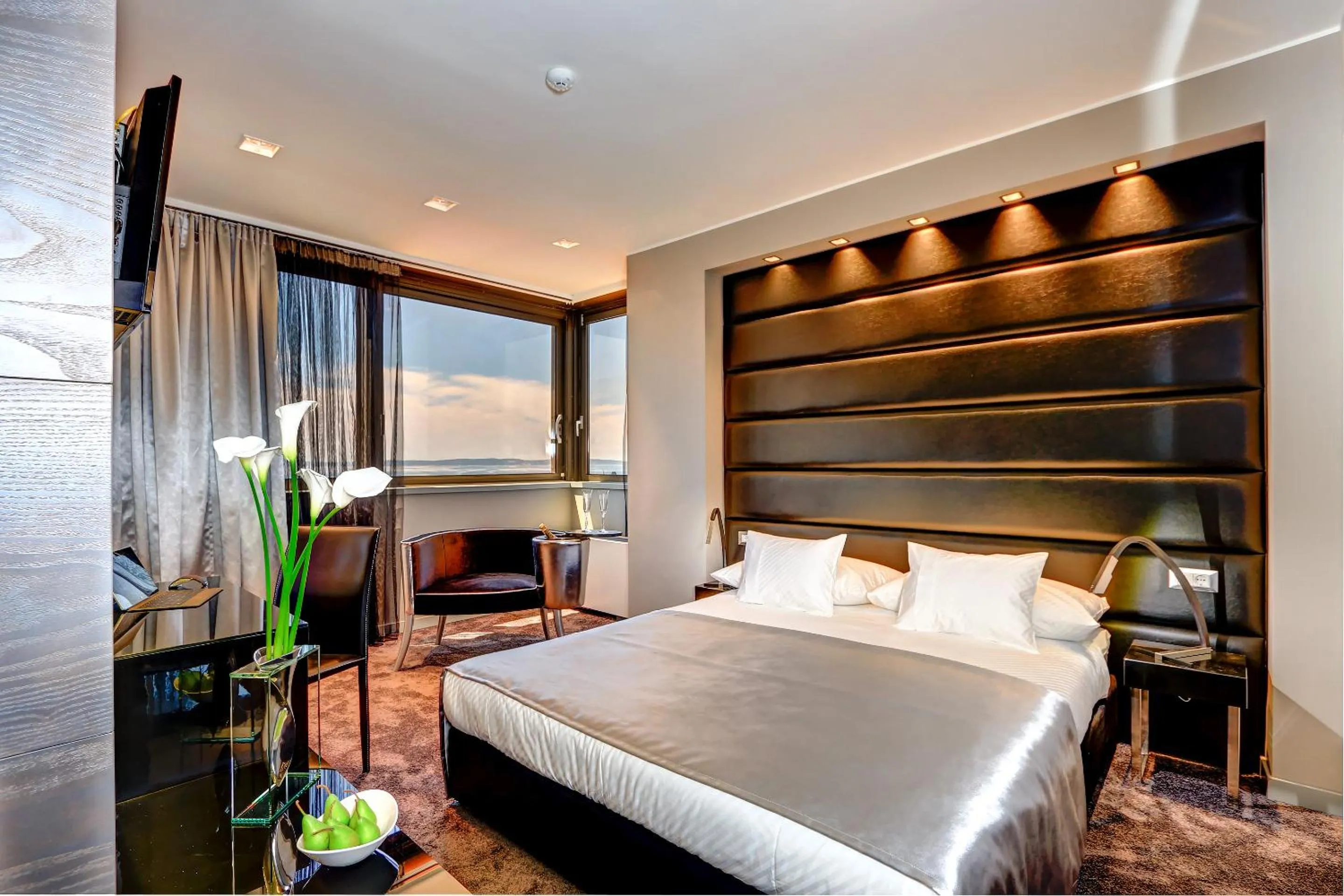 Bedroom, Bed in The View Luxury Rooms