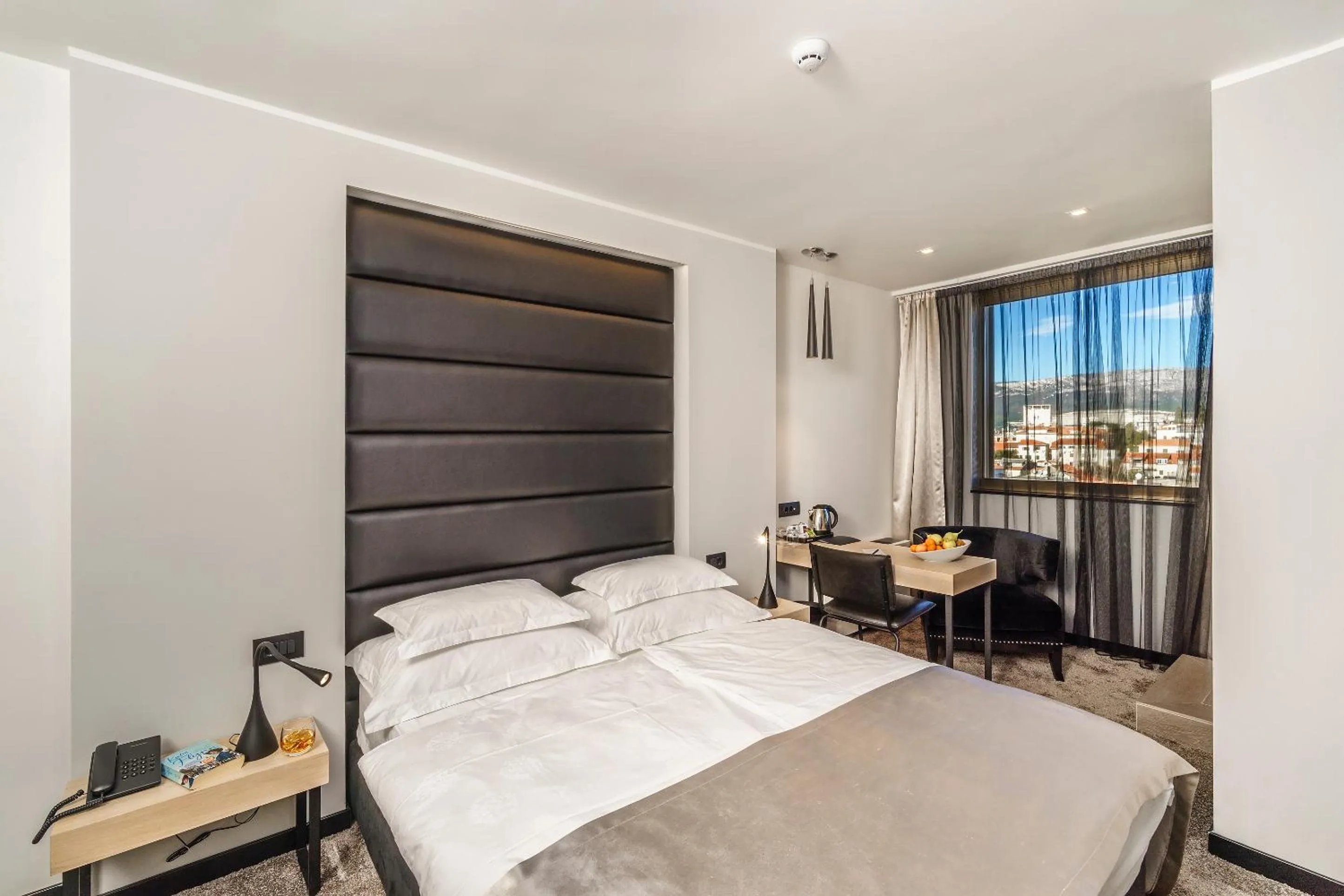 Seating area, Bed in The View Luxury Rooms