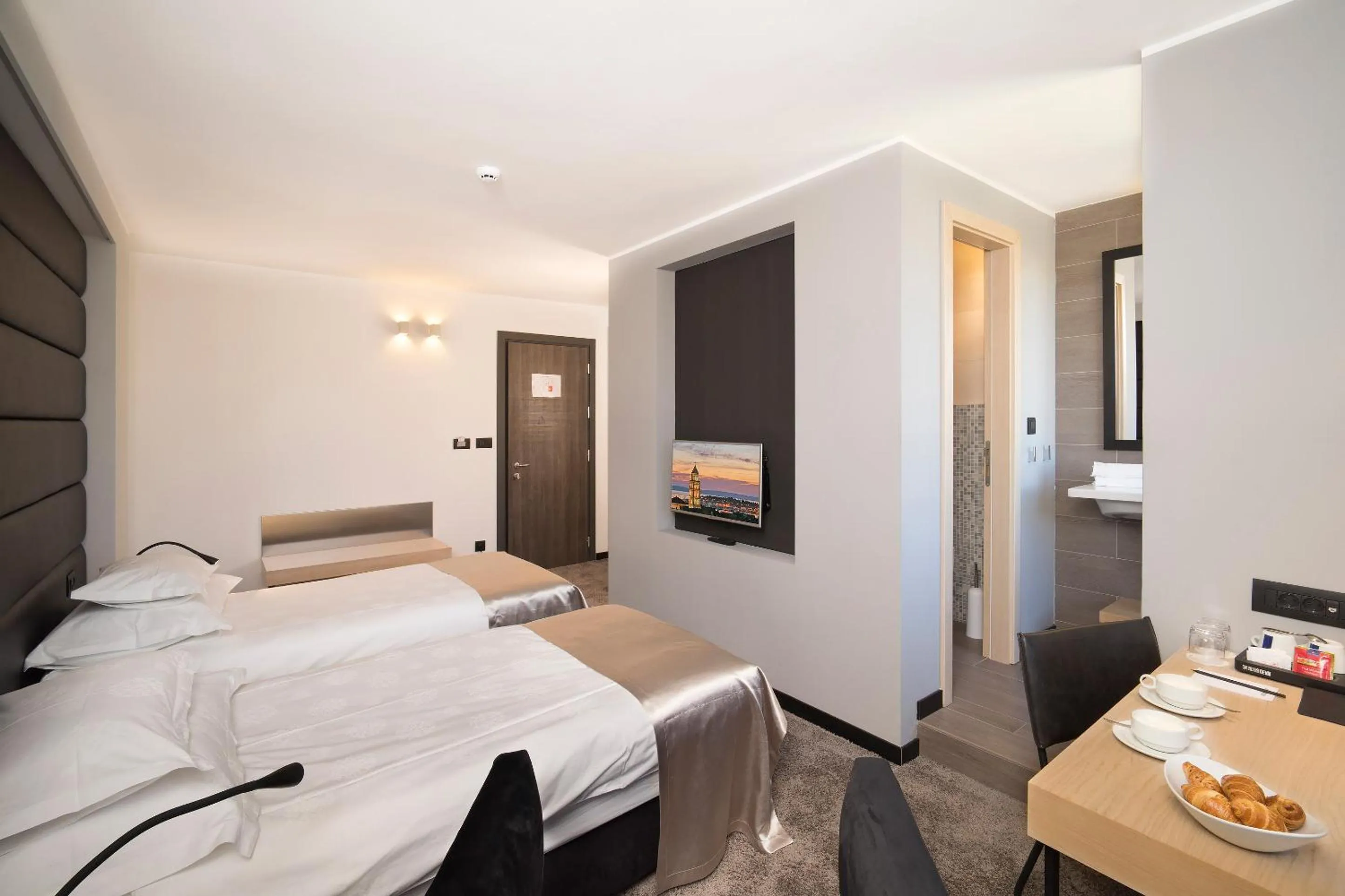 Bathroom, Bed in The View Luxury Rooms