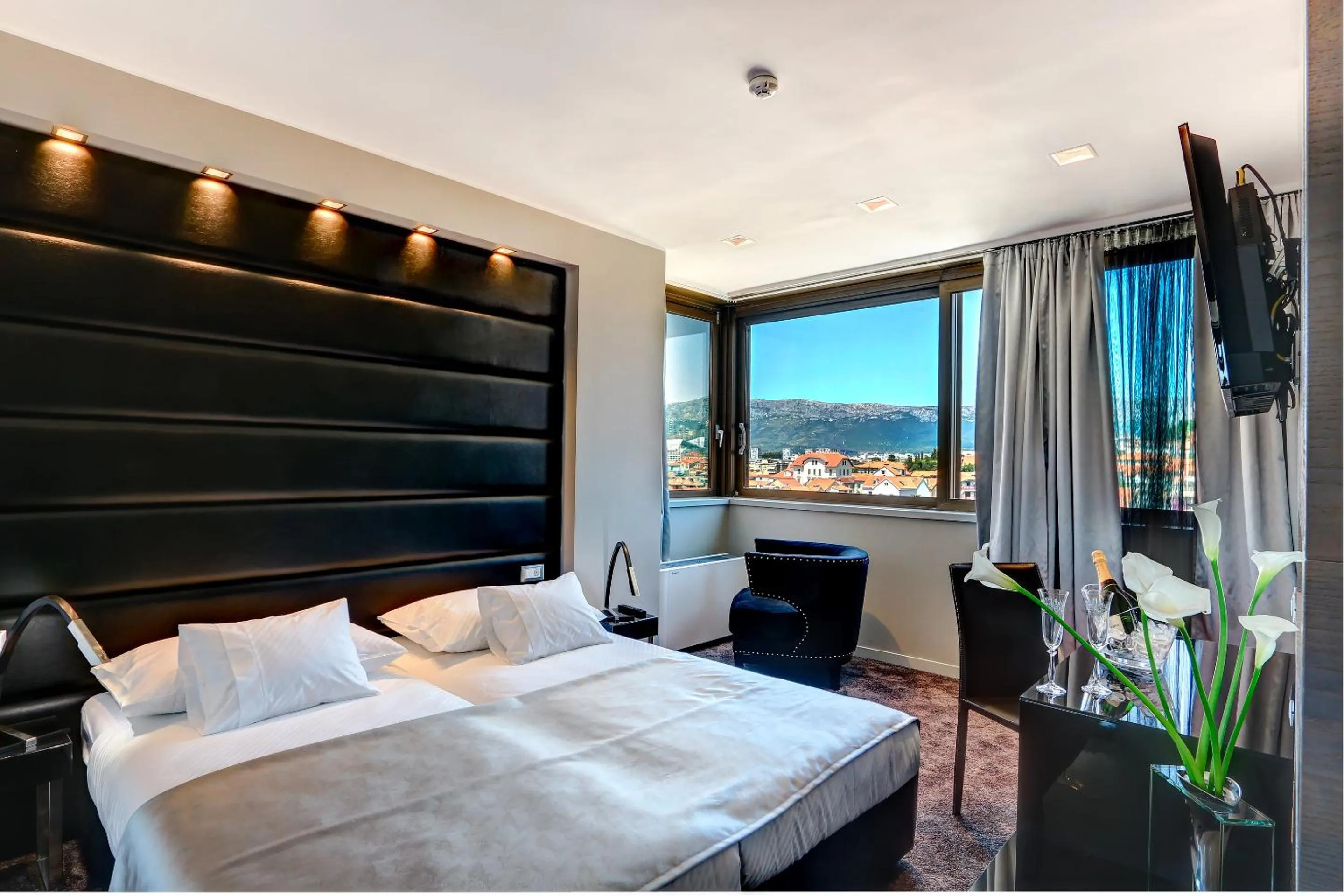 Bedroom, Bed in The View Luxury Rooms