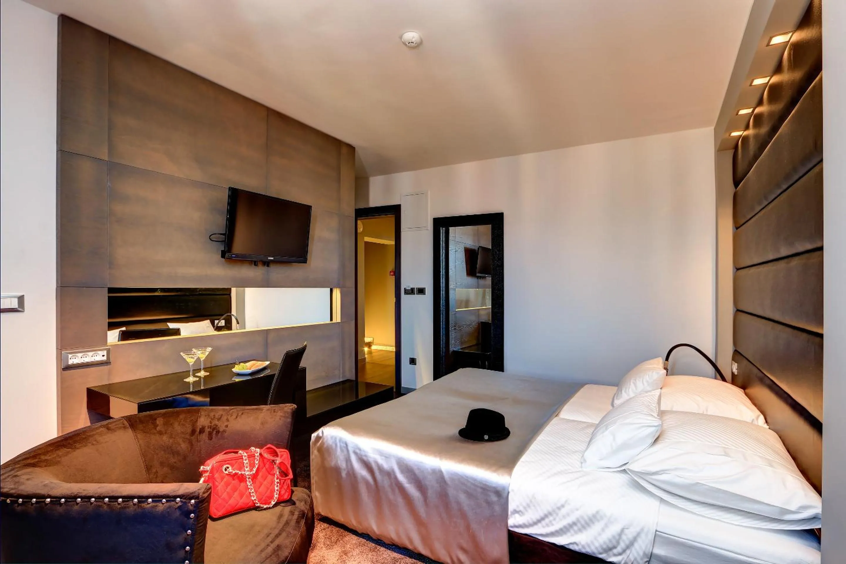 Bedroom, Bed in The View Luxury Rooms