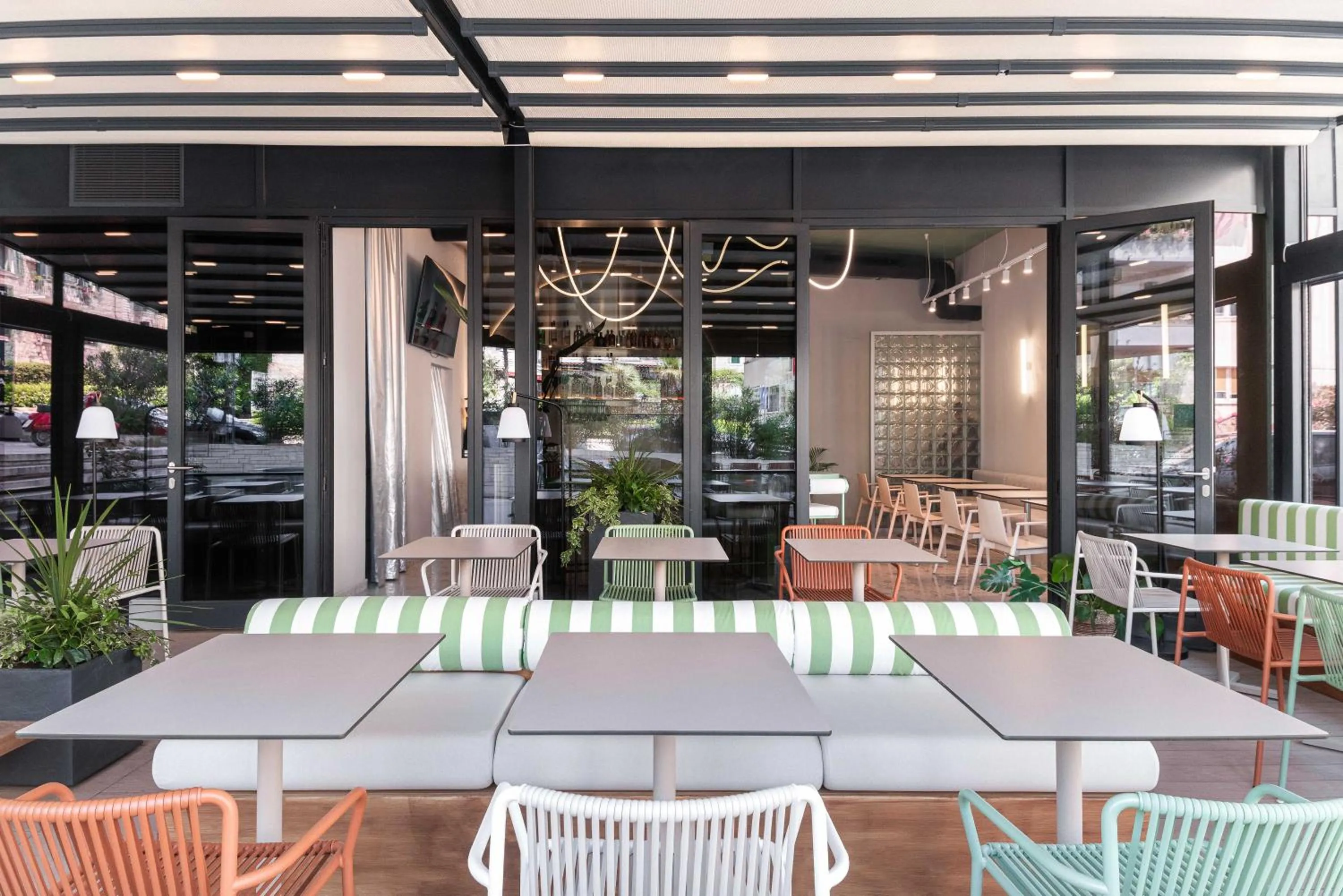 Restaurant/places to eat in The View Luxury Rooms