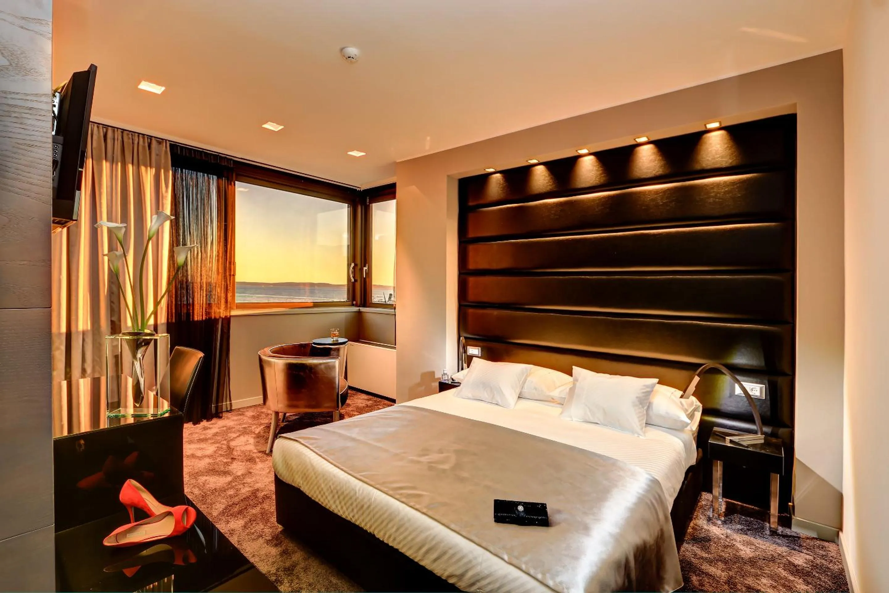 Bedroom, Bed in The View Luxury Rooms