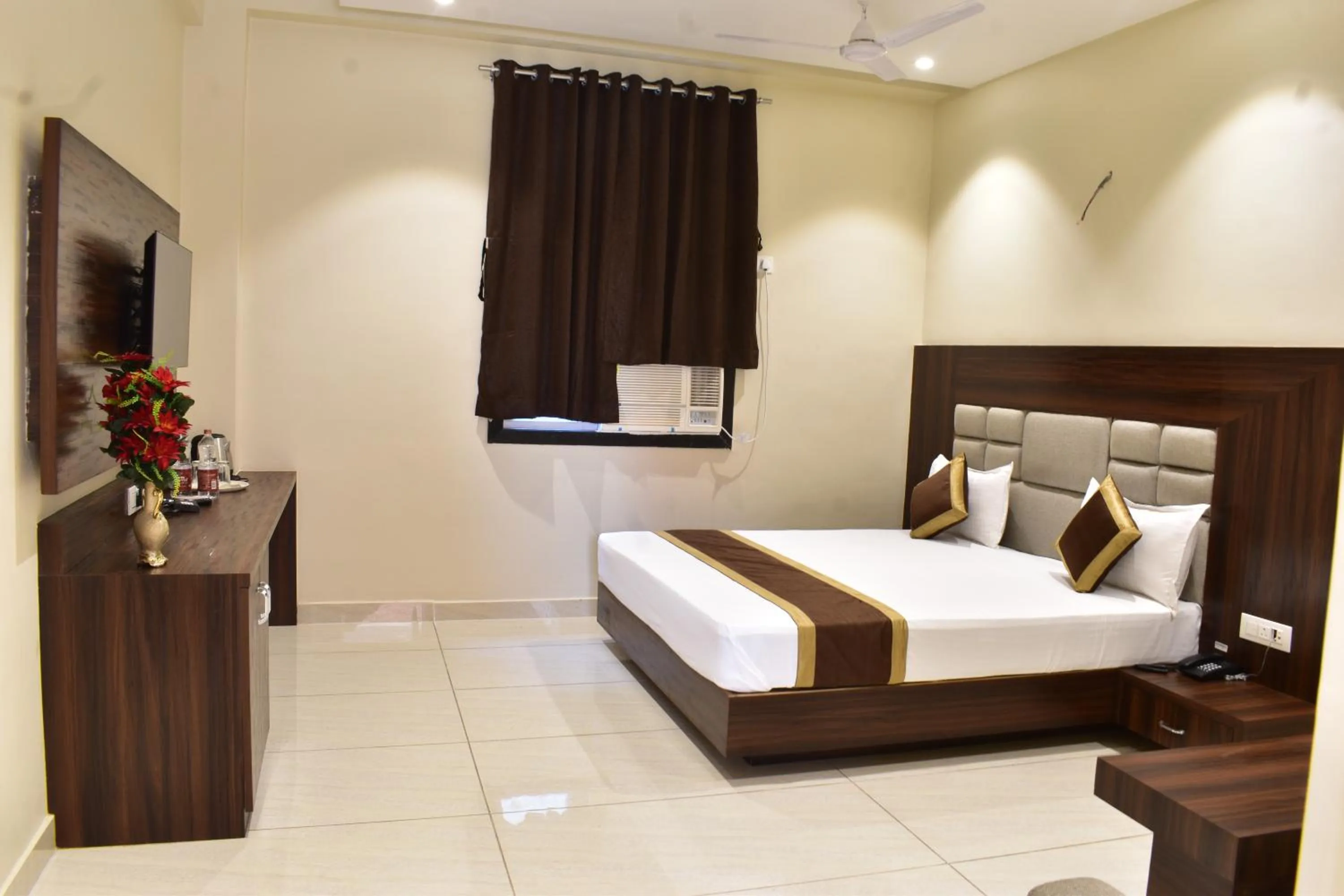 Bed in Hotel Kusum Palace