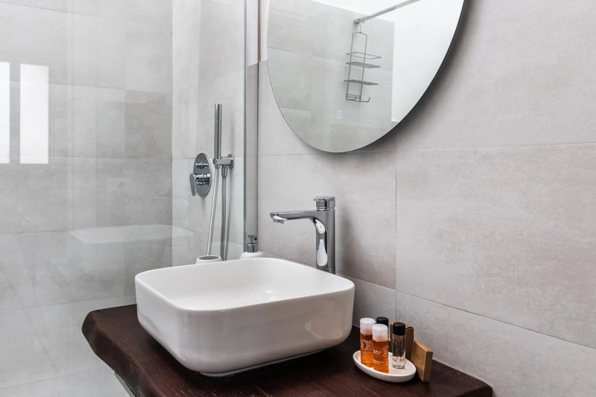 Shower in Morfeo Charming Rooms & Relax