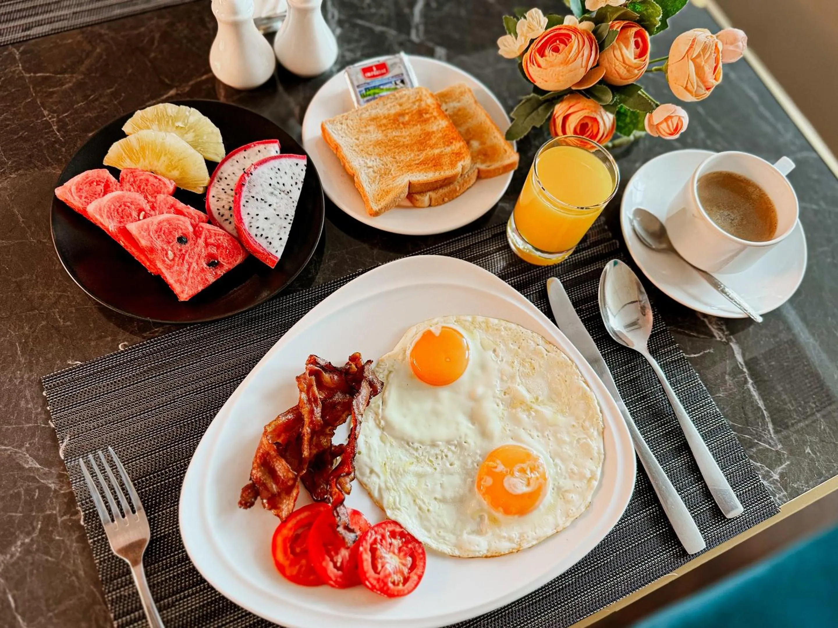 Food and drinks in iCheck inn Residences Patong