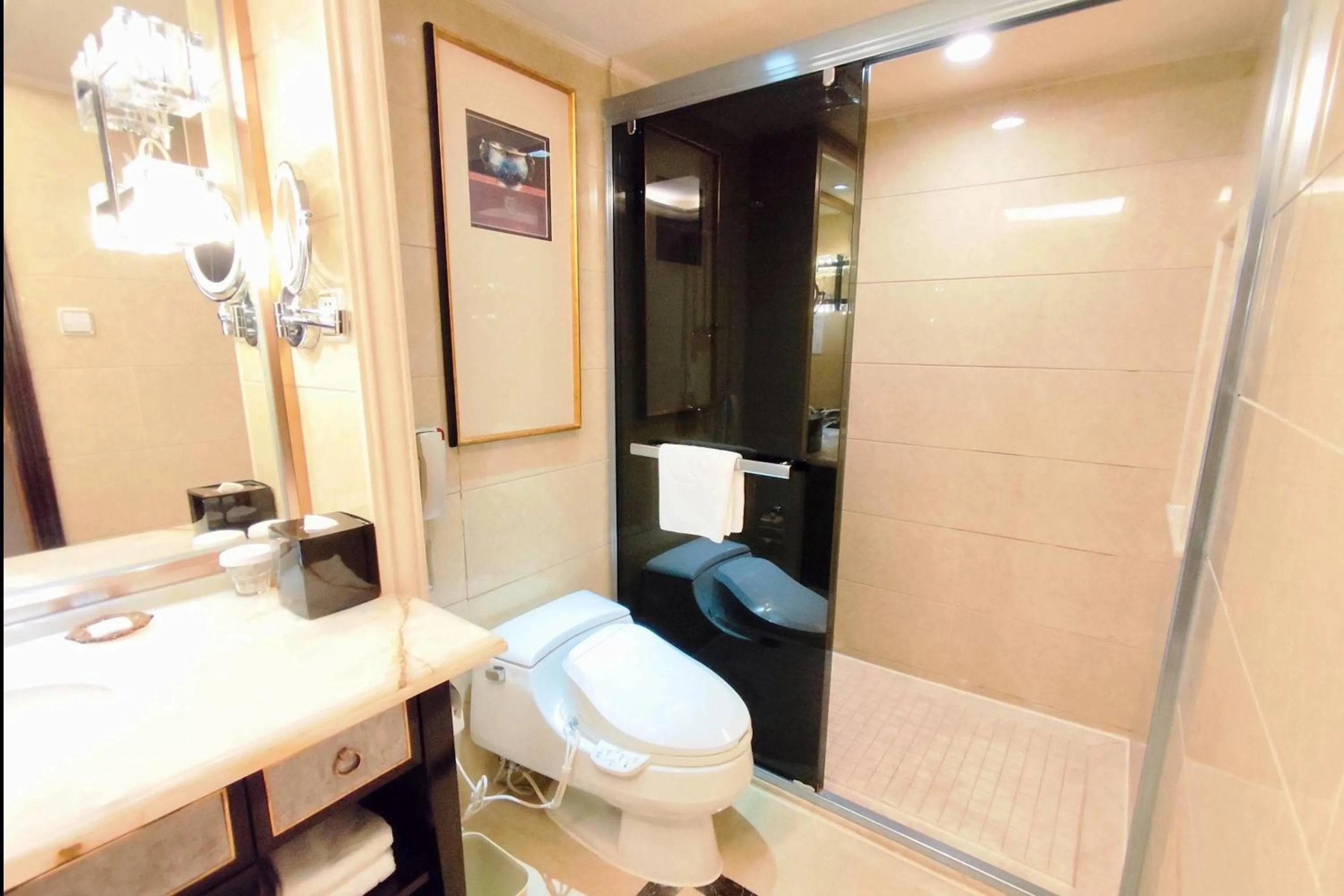 Bathroom in Ramada Plaza Tianlu Hotel