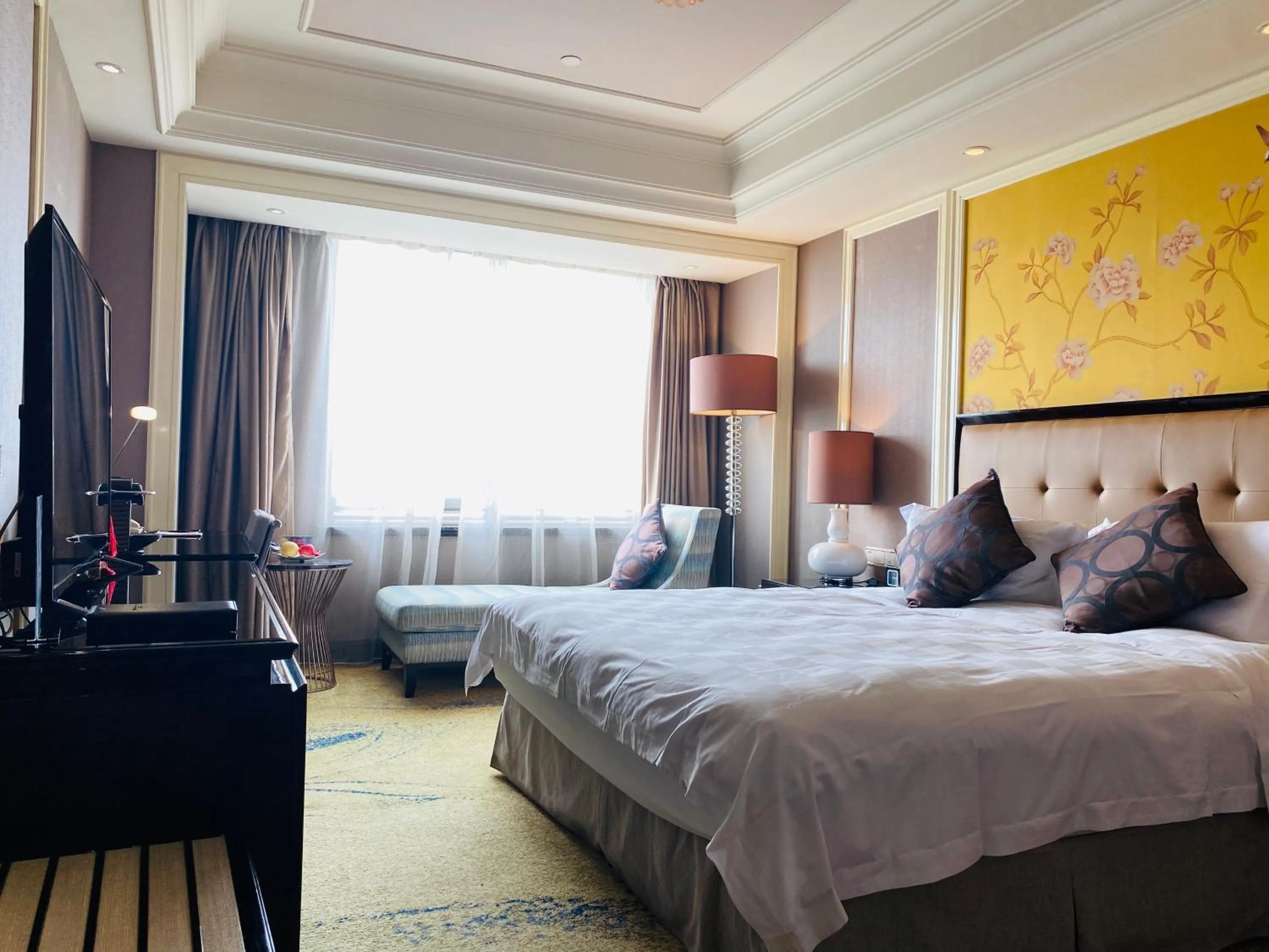 Bed in Ramada Plaza Tianlu Hotel