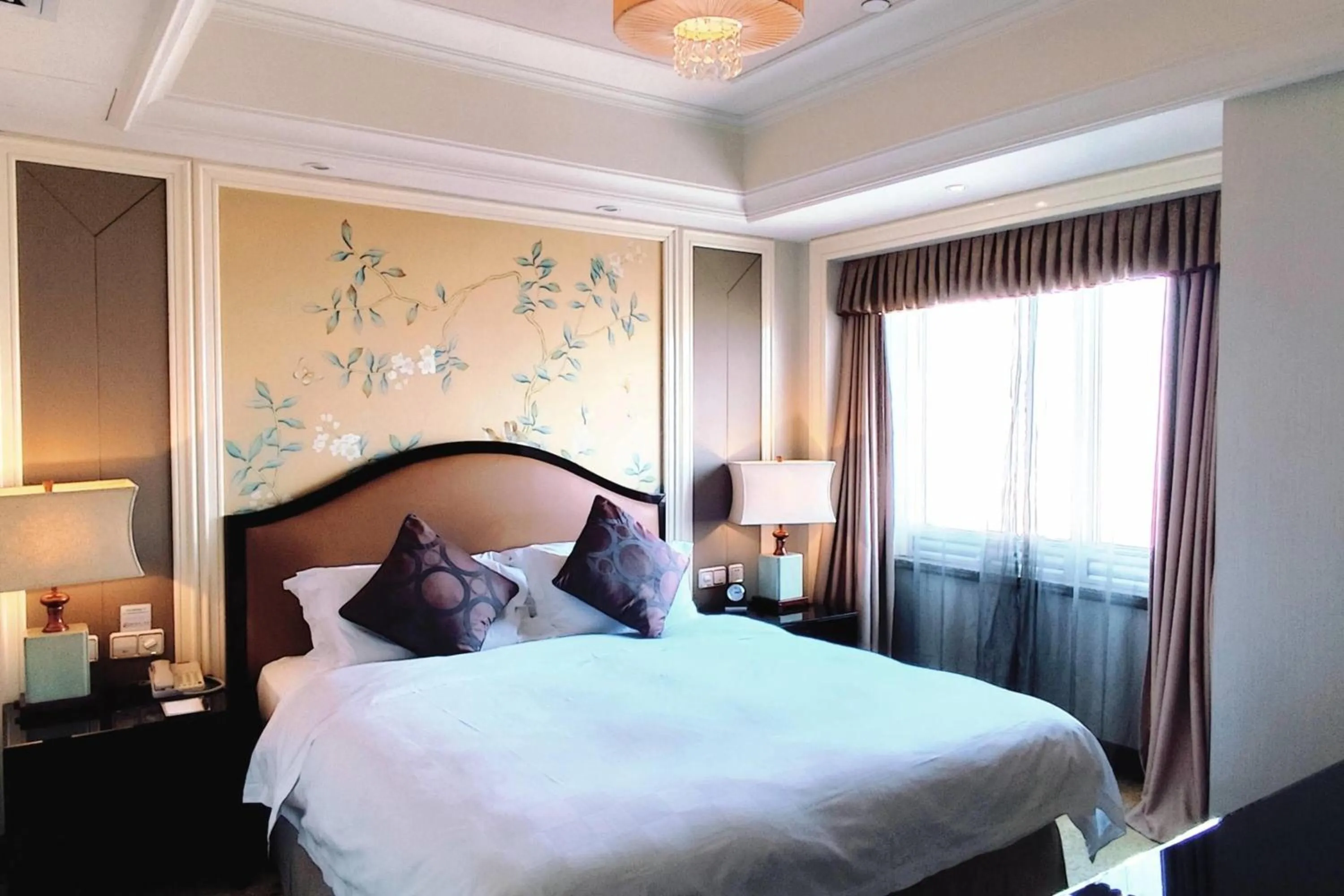 Photo of the whole room, Bed in Ramada Plaza Tianlu Hotel
