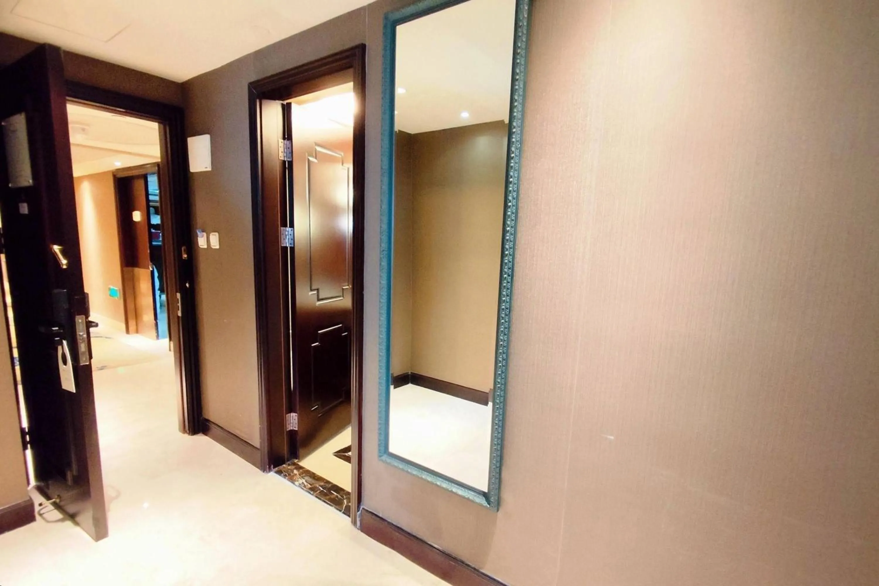 Photo of the whole room in Ramada Plaza Tianlu Hotel