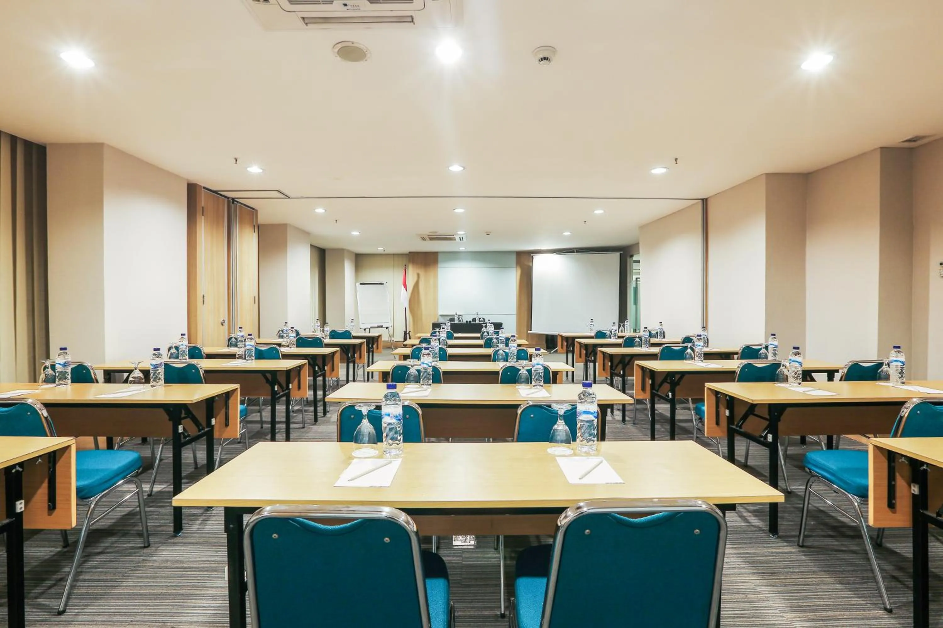 Meeting/conference room in Hotel Citradream Semarang