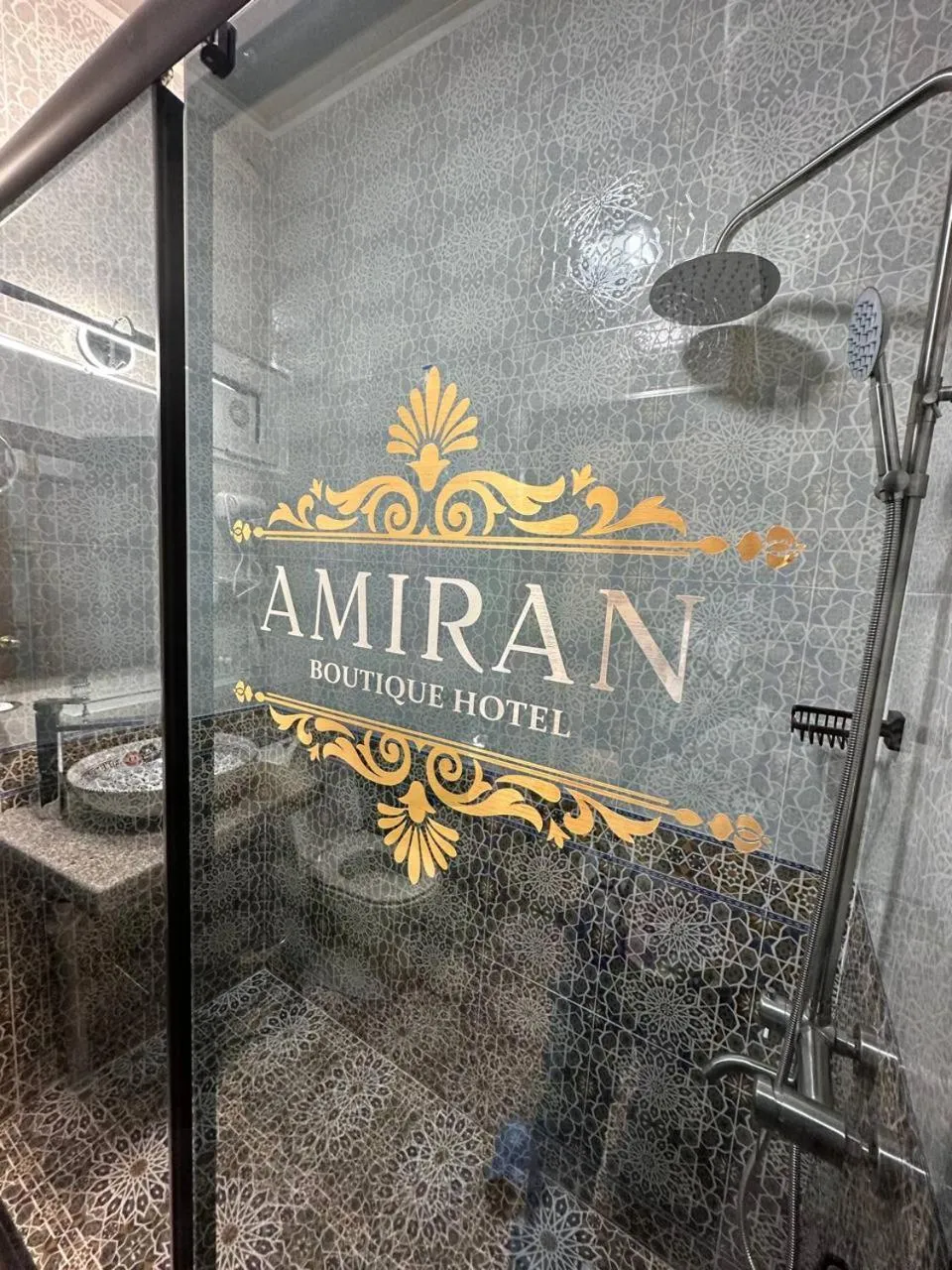 Shower in AMIRAN Boutique