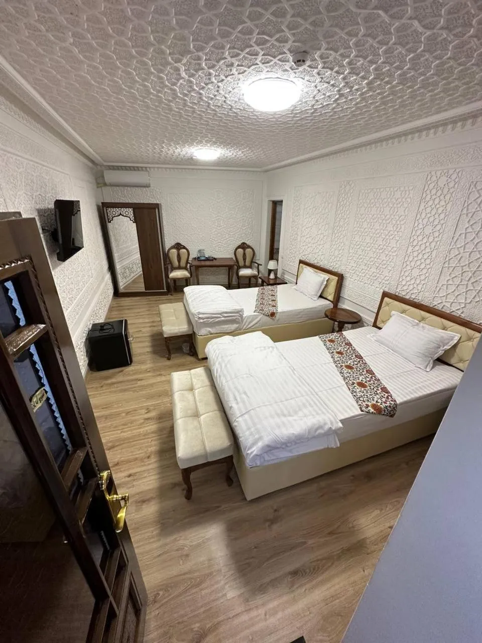 Photo of the whole room, Bed in AMIRAN Boutique