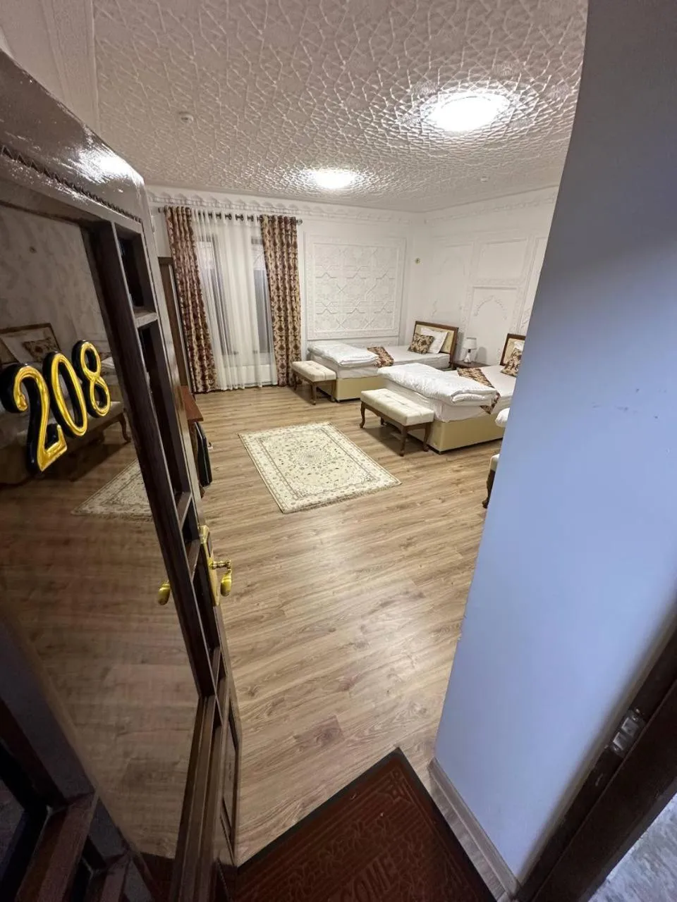 Photo of the whole room, Bed in AMIRAN Boutique