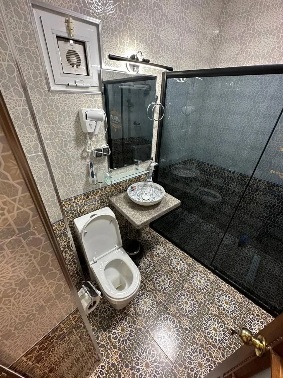 Shower in AMIRAN Boutique