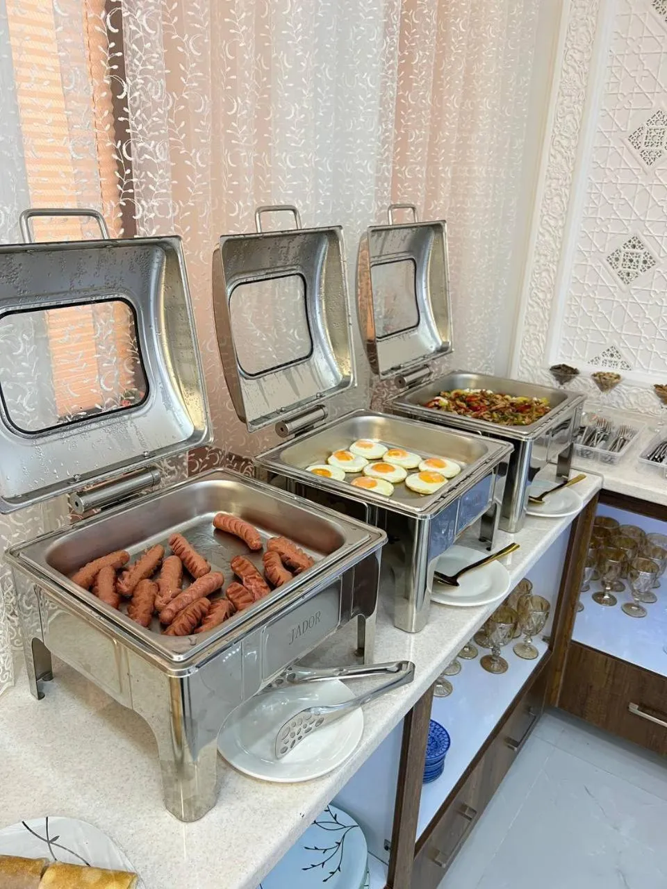 Food and drinks in AMIRAN Boutique