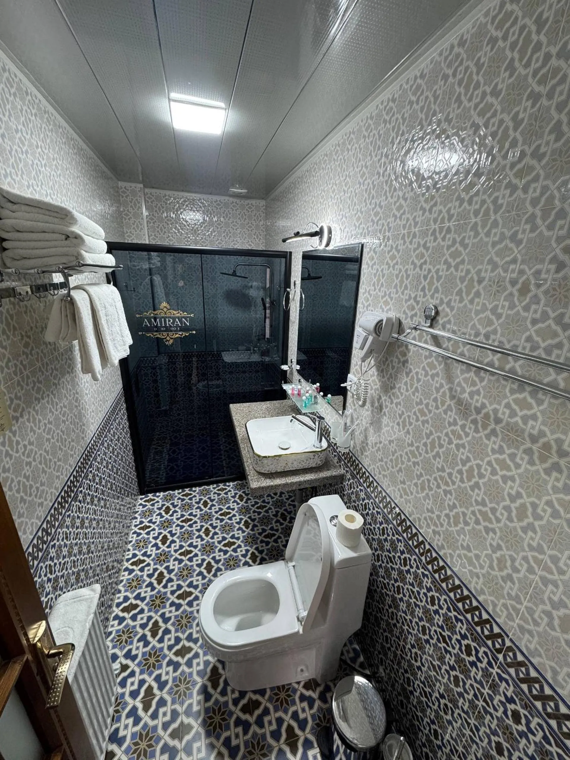 Shower in AMIRAN Boutique