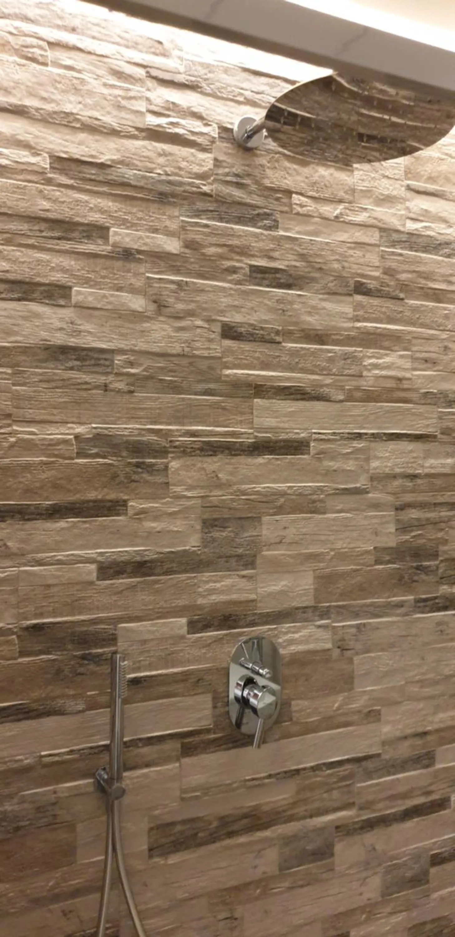 Shower in Maison D'Art