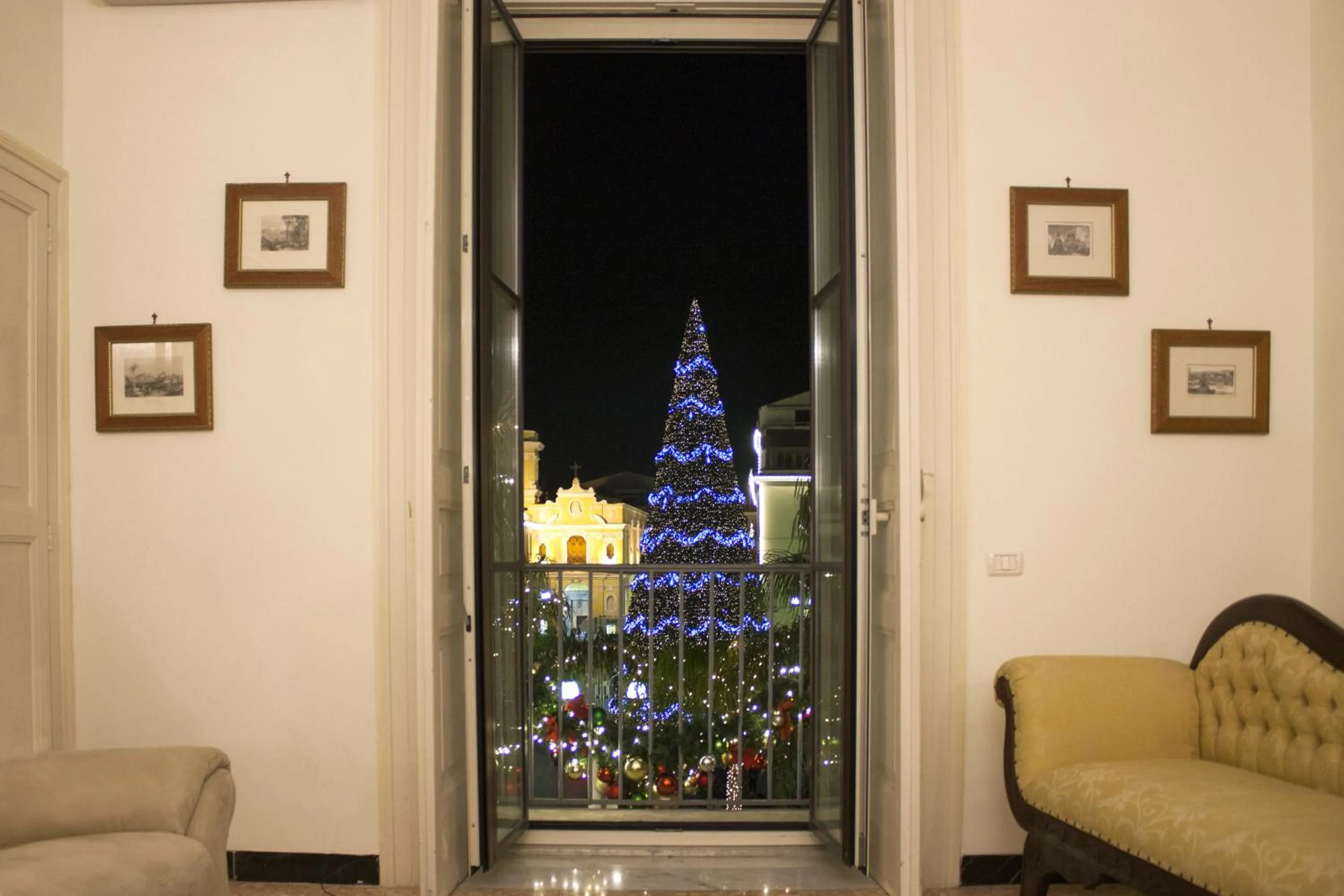 Facade/entrance in Maison D'Art